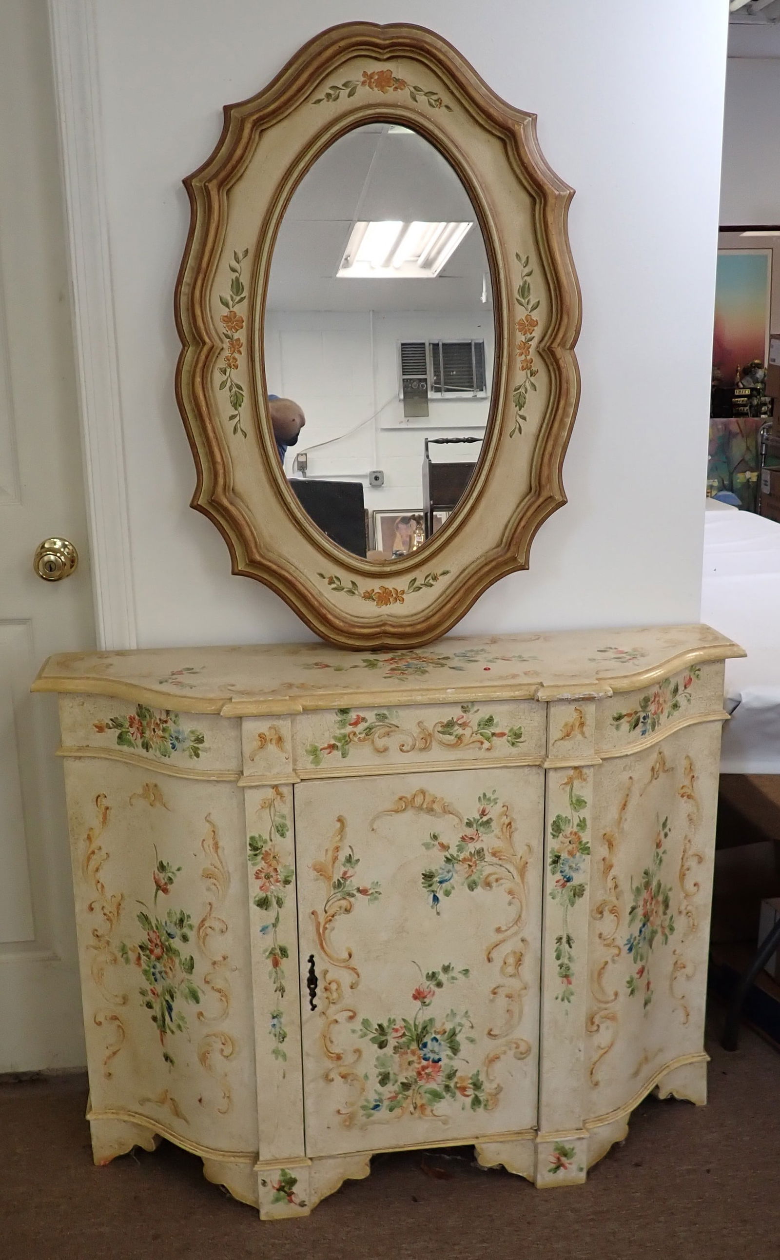 Decorator Floral Console Stand w/ Wall Mirror (1 of 7)