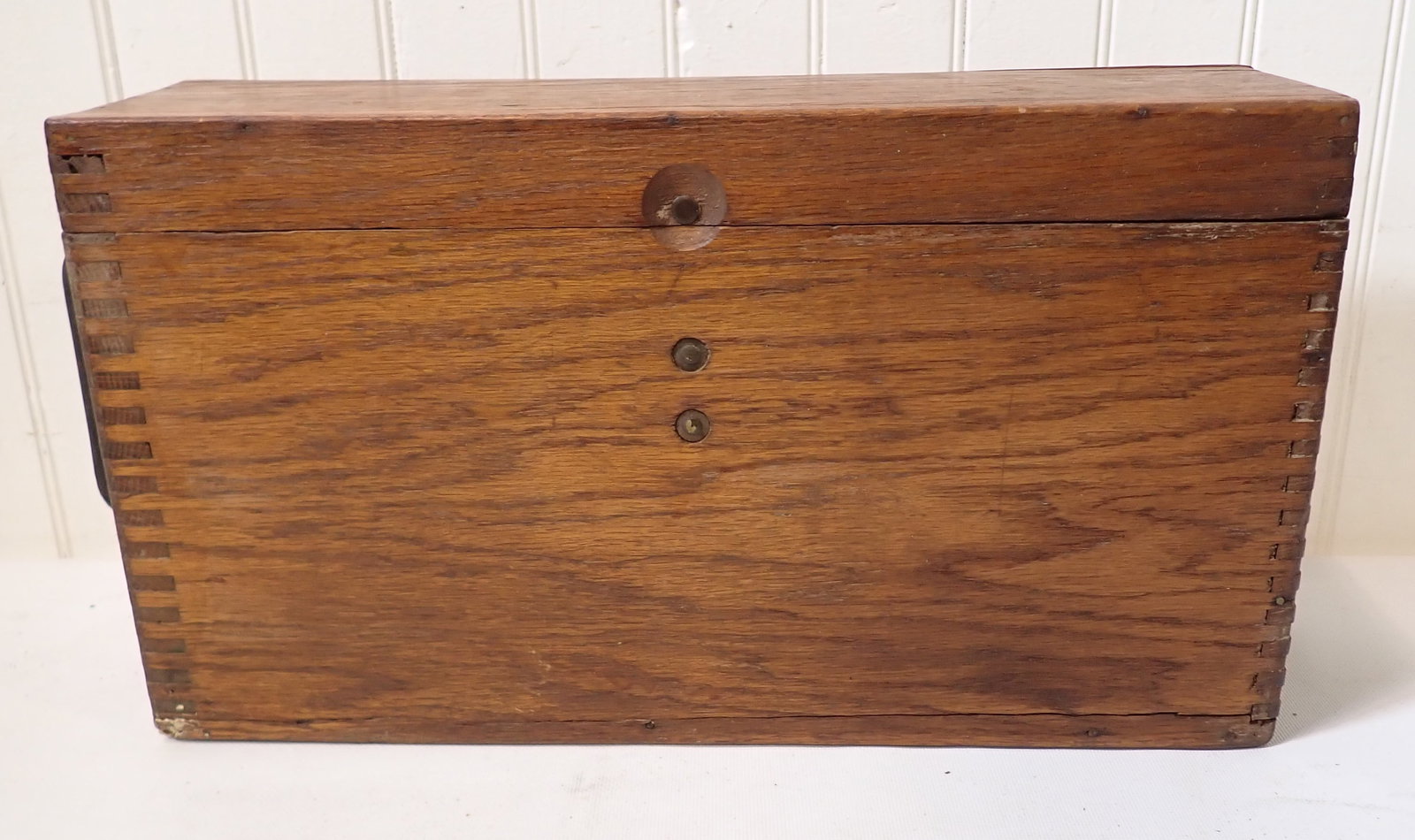 Oak Box: Approx 5" x 17 1/2" x 9 1/2" tall