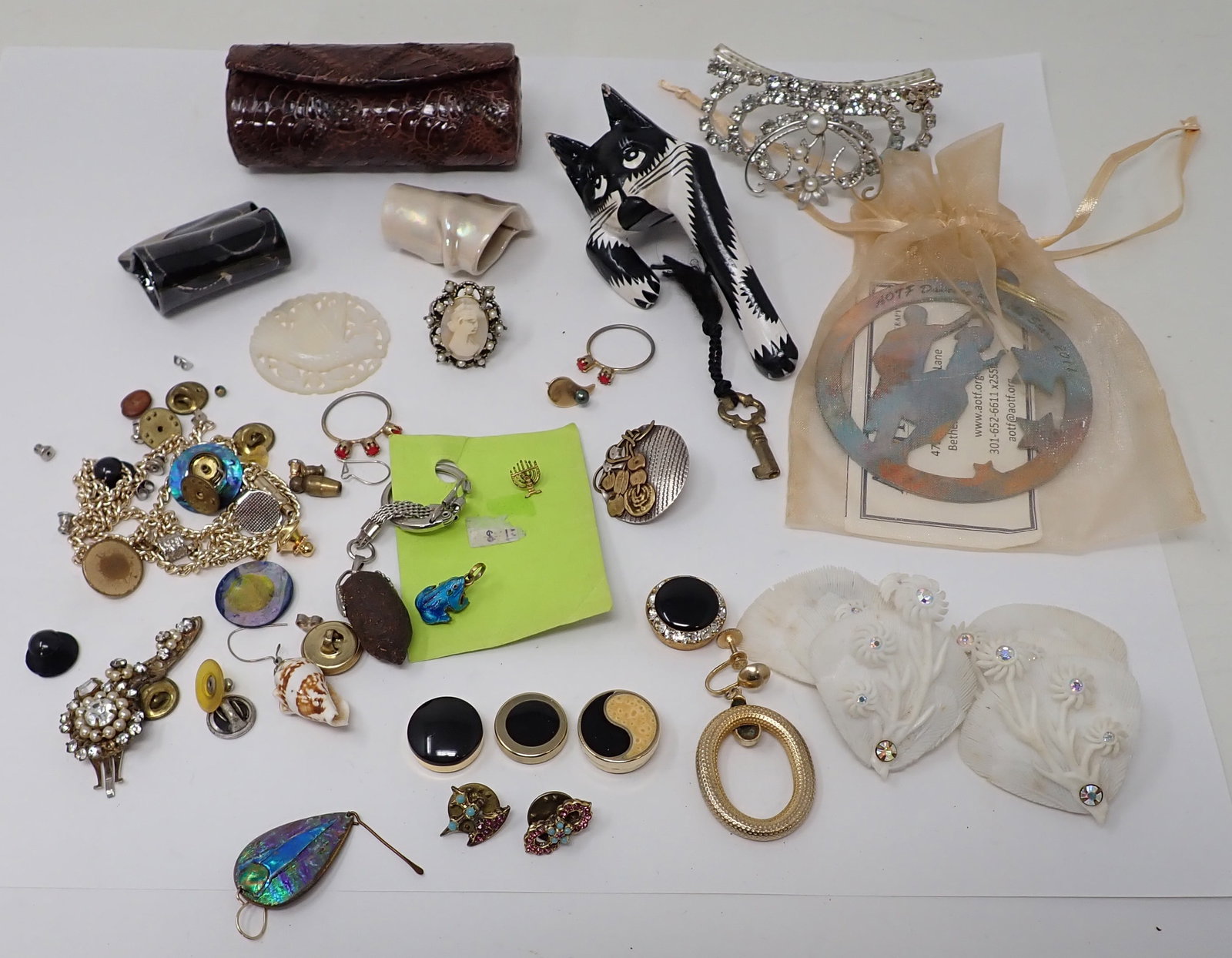 Misc. Jewelry and Accessory Lot (1 of 7)