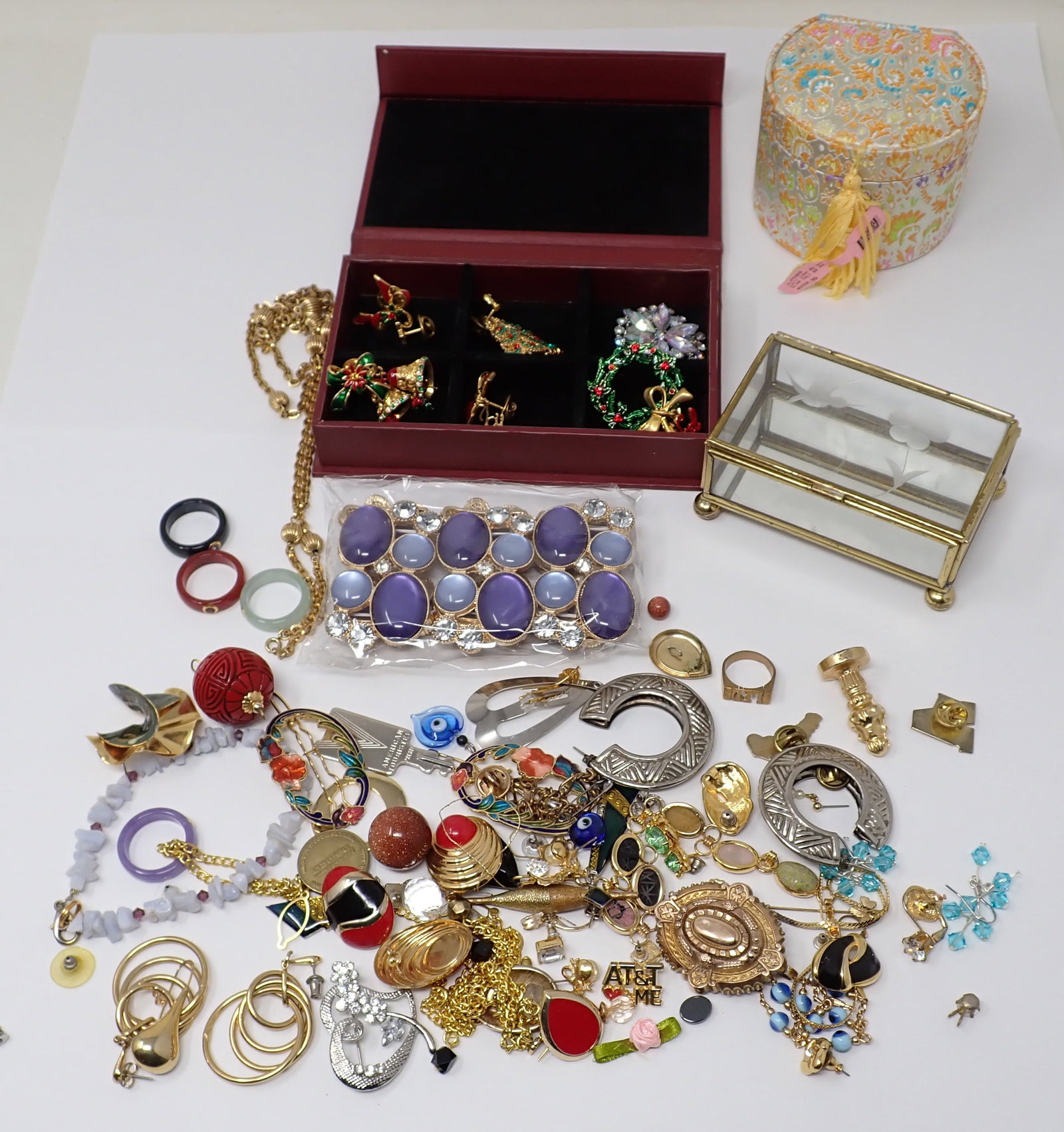 Costume Jewelry & Boxes: Getting all pictured