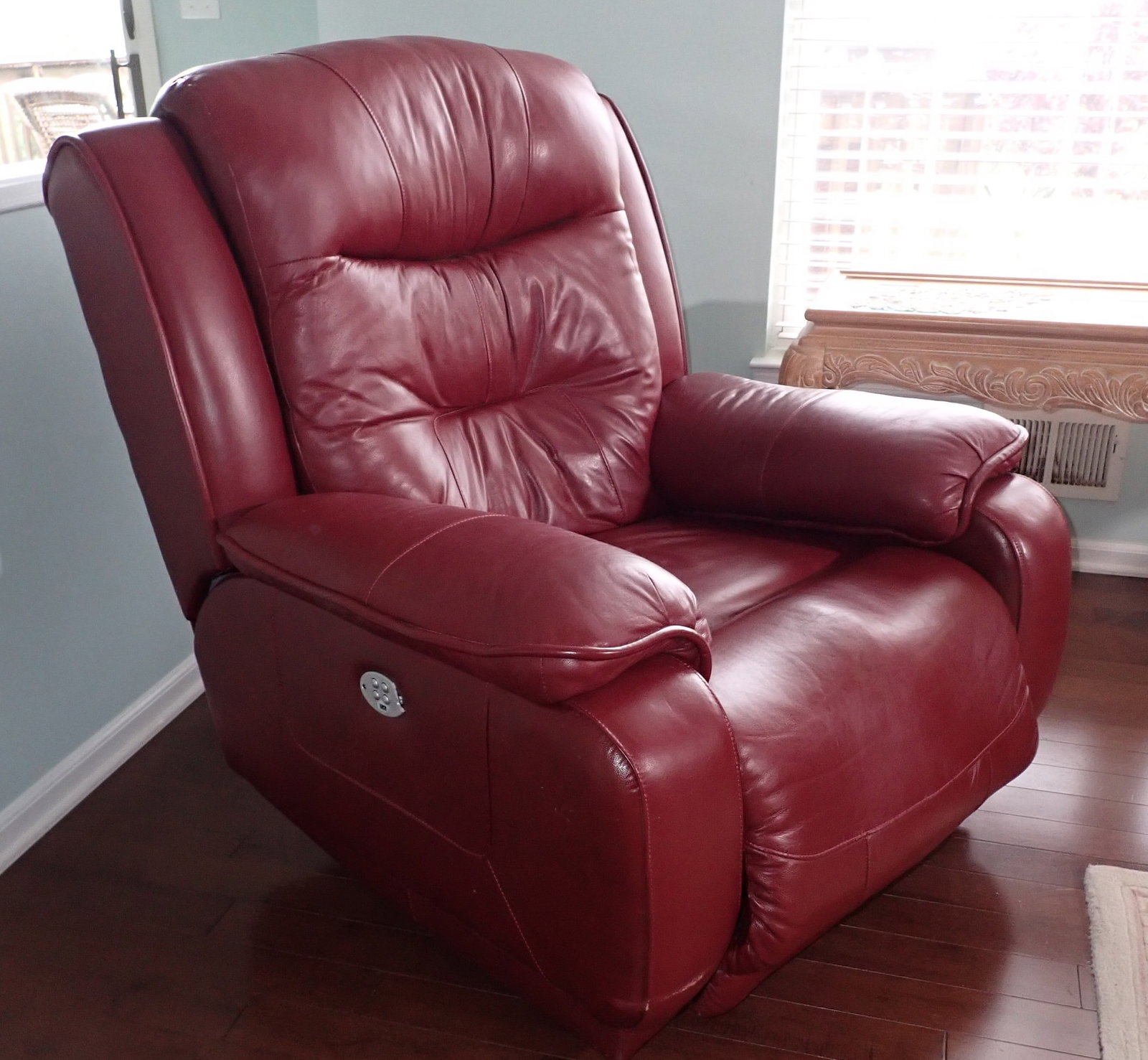 Electric Recliner (1 of 4)