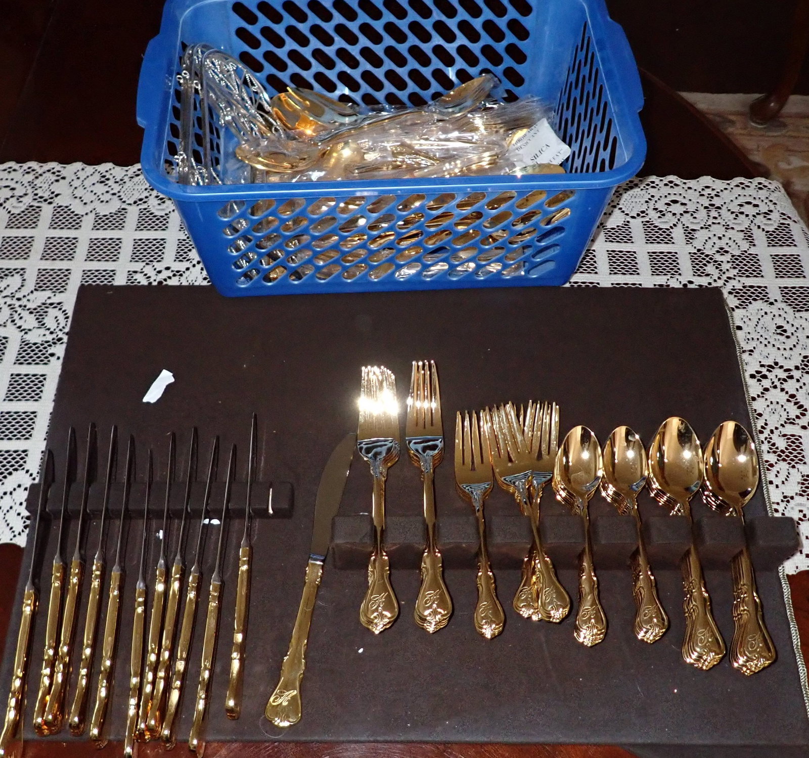 123pcs Cambridge Gold Tone Silverware (1 of 4)