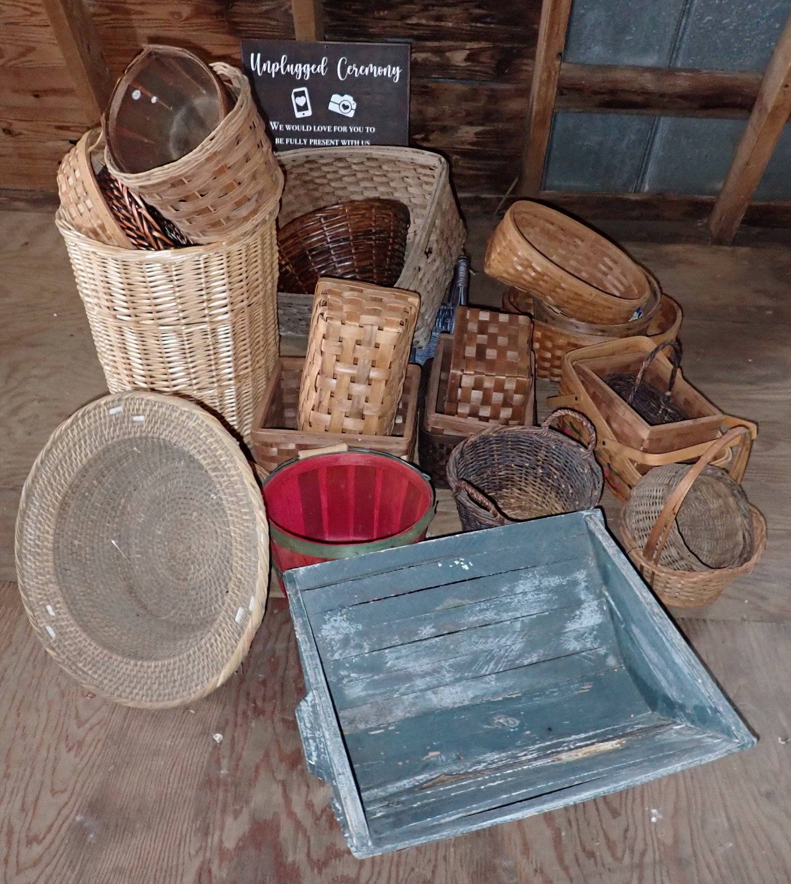 Pile of Baskets: Must take all & NO SHIPPING !