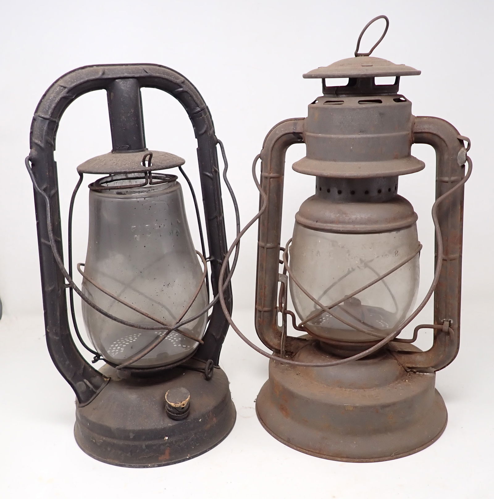 Dietz Monarch & No.2 D-Lite Barn Lanterns (1 of 5)