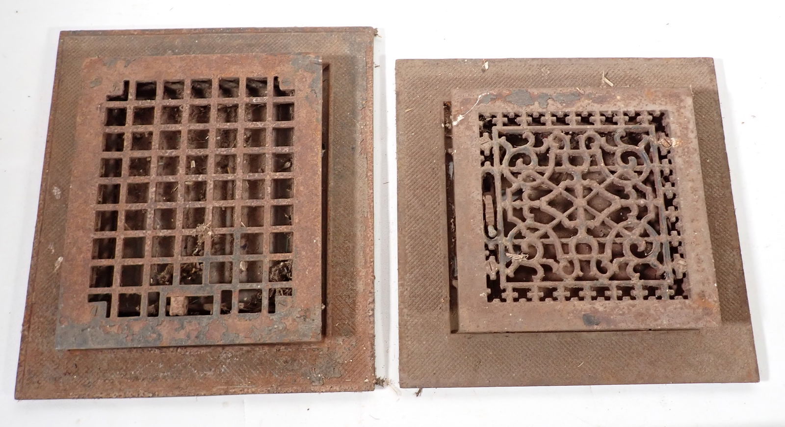 2 Cast Iron Floor Registers / Vents (1 of 3)