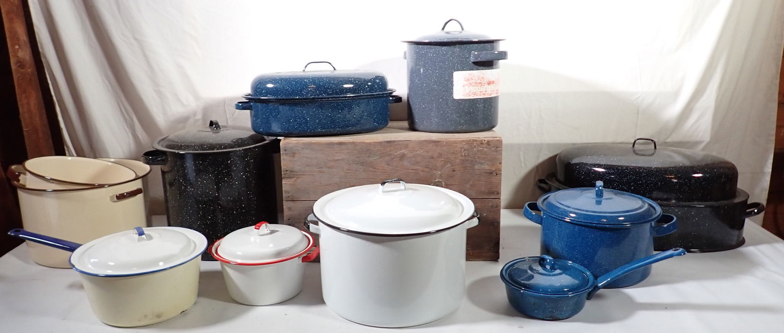 Agateware Pots Pans & Roasters (1 of 5)