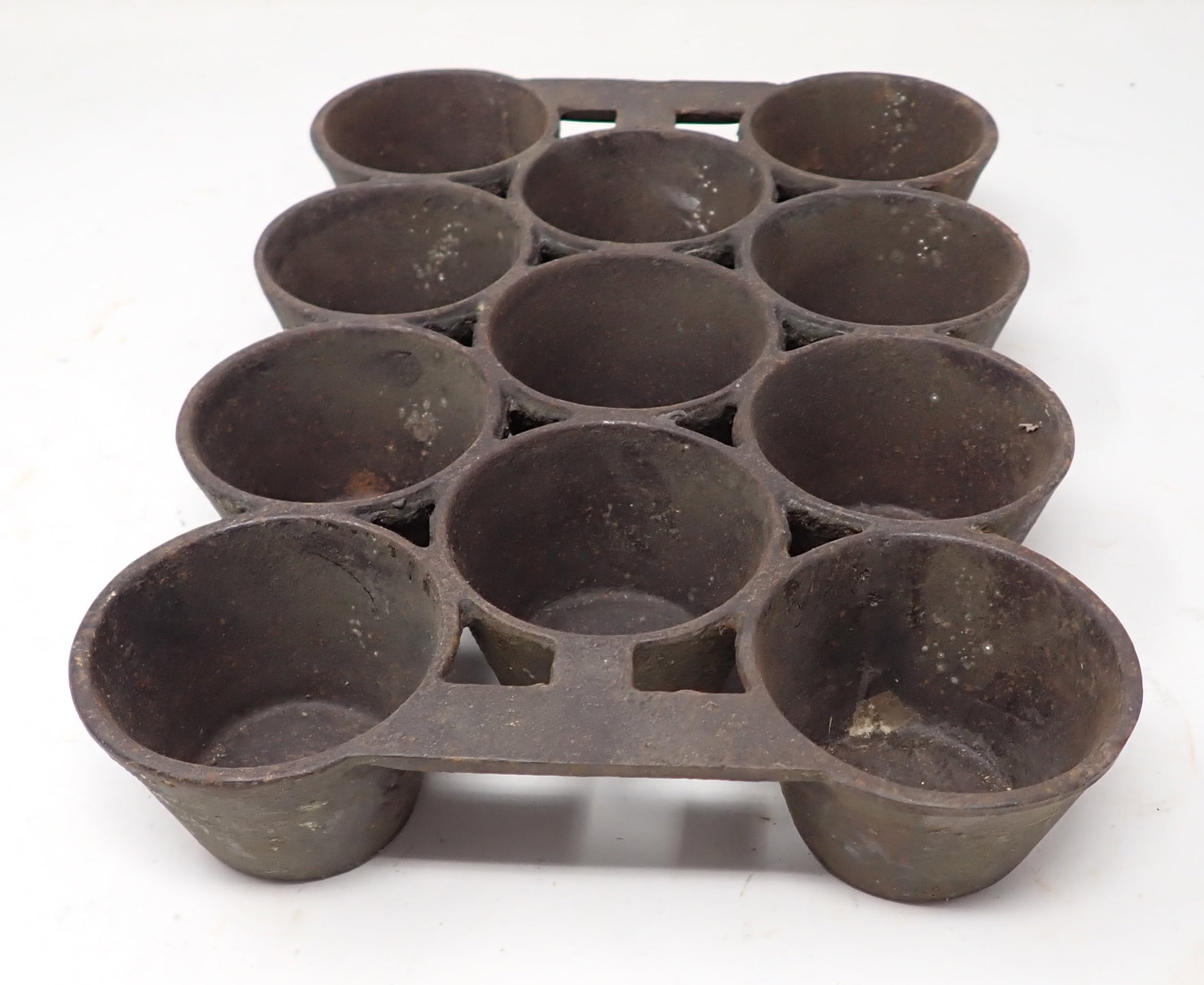 Cast Iron No. 01 Muffin Pan: Approx 7 5/8" x 10 1/2"