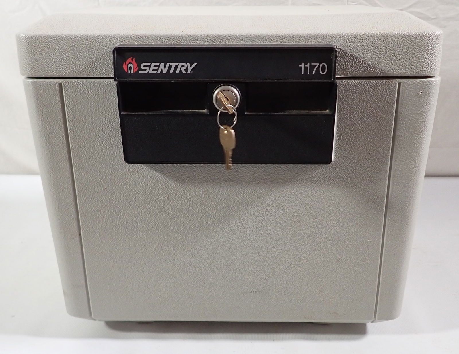 Sentry 1170 Safe (1 of 2)