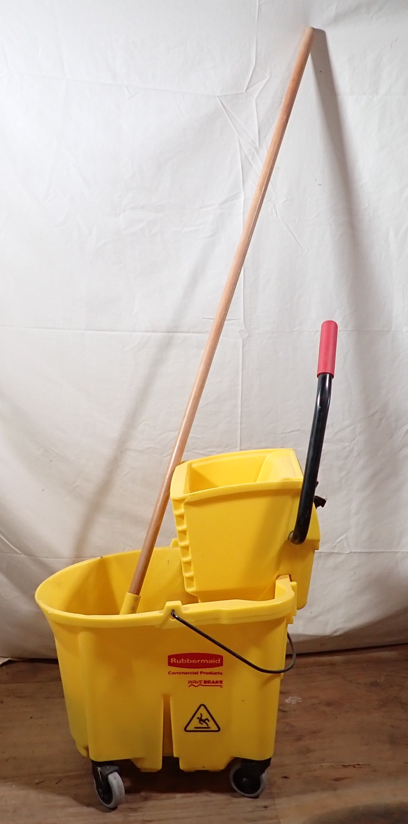 Rubbermaid Portable Mop Bucket (1 of 2)