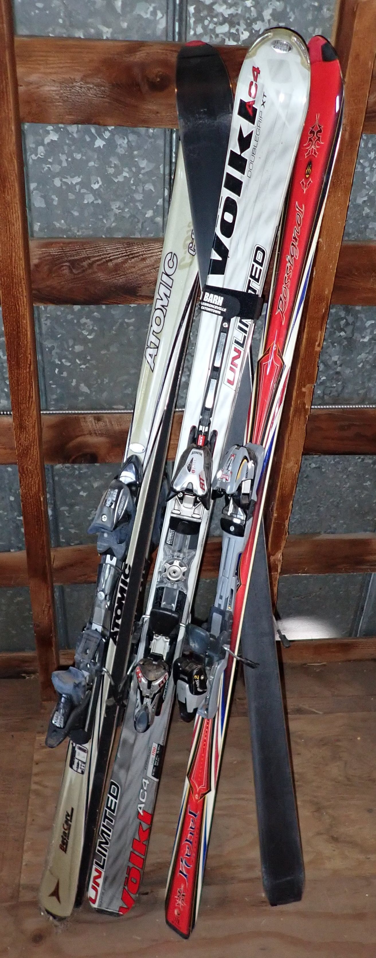 Skis: NO SHIPPING !