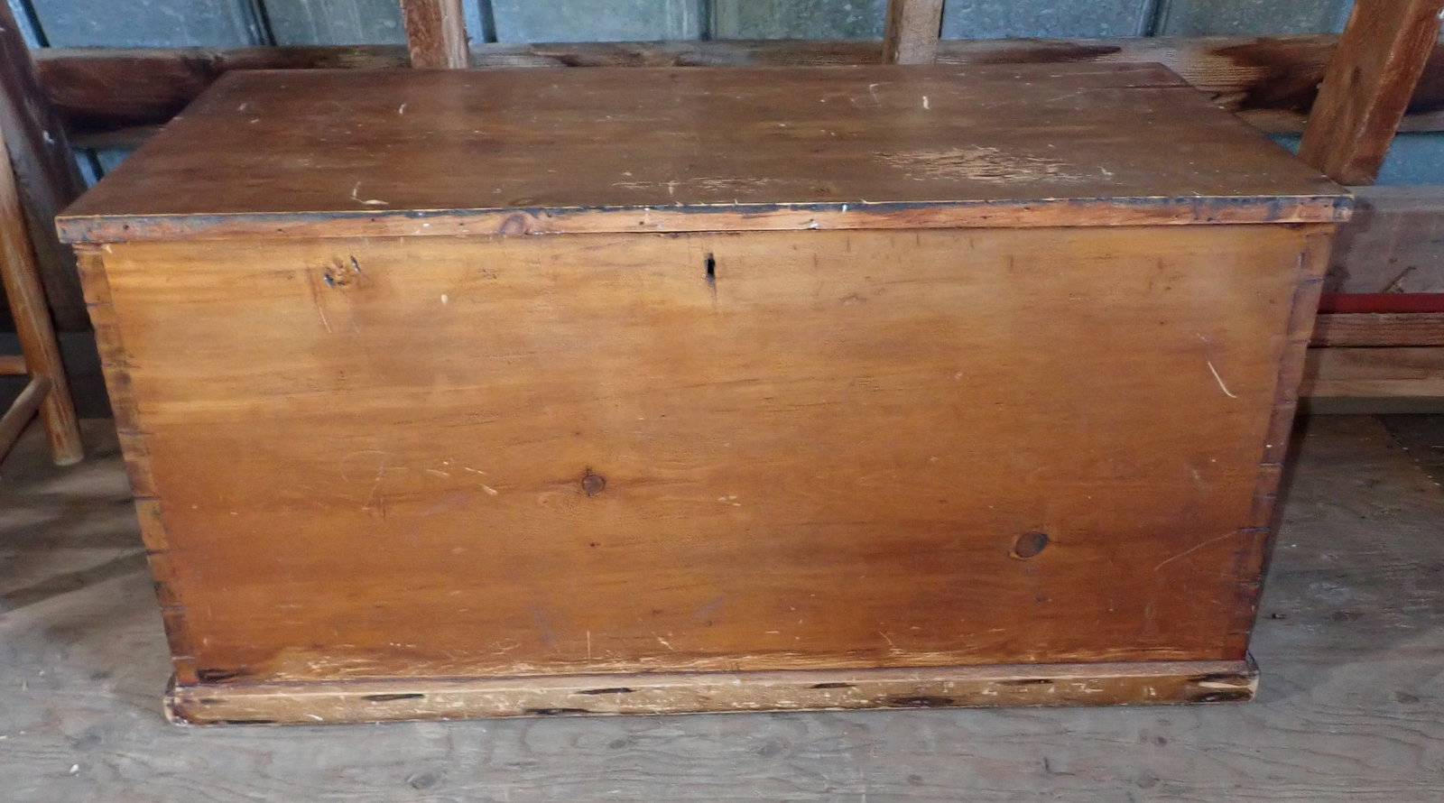 Blanket Chest: Apprx 18 1/2" x 38" x 19" tall. No shipping !