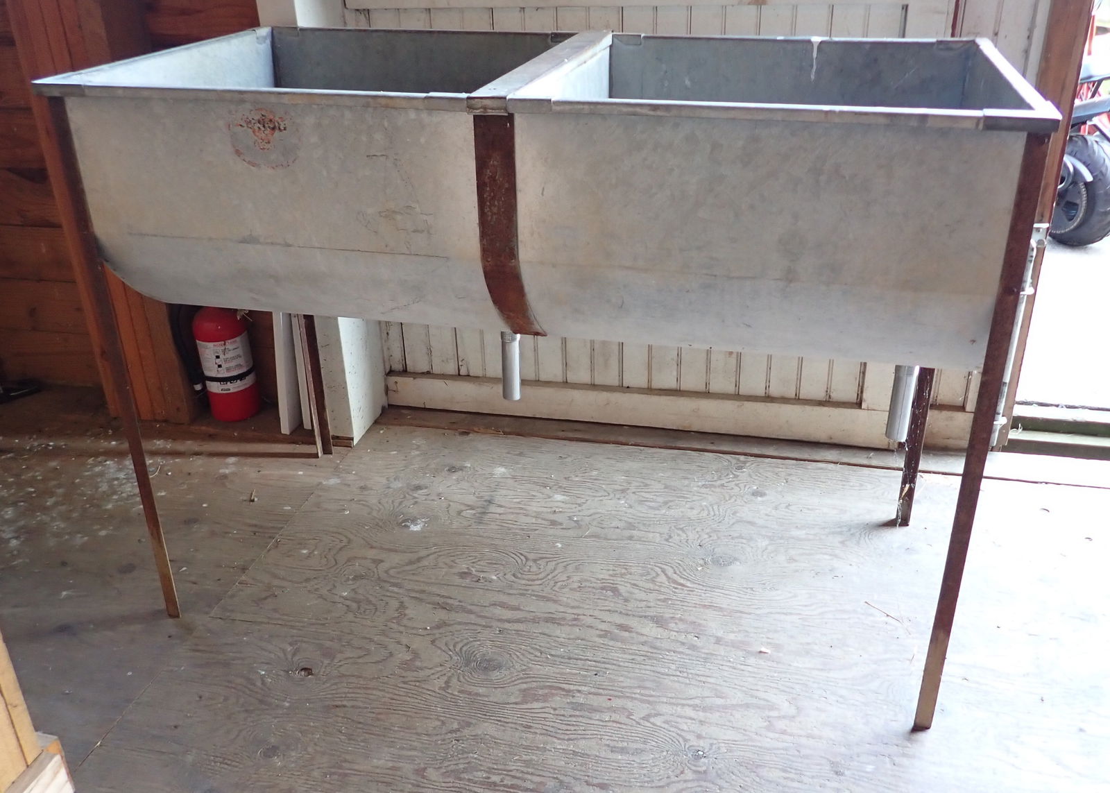 2 Bay Galvanized Sink / Washtub (1 of 3)