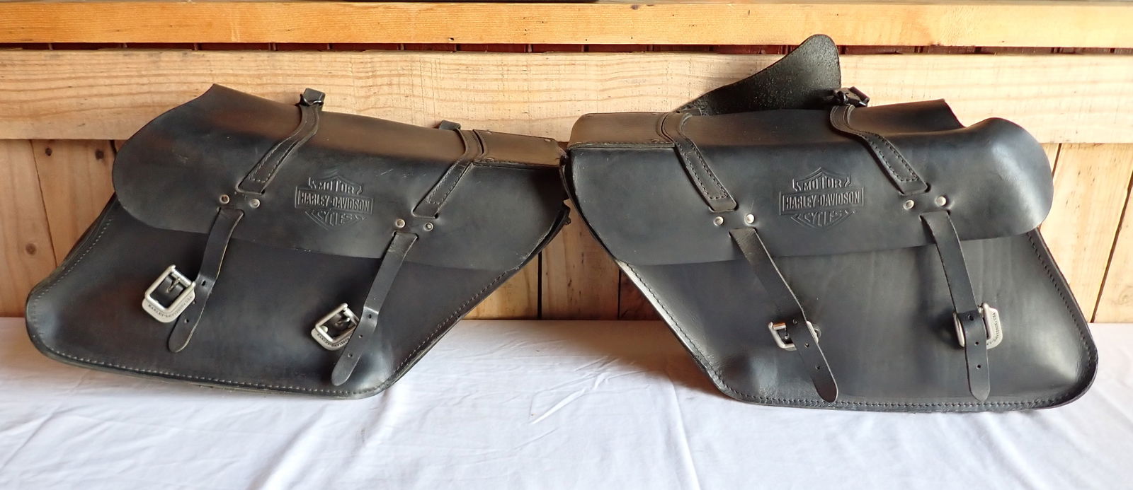 Harley Davidson FXD Motorcycle Leather Saddle Bags (1 of 7)