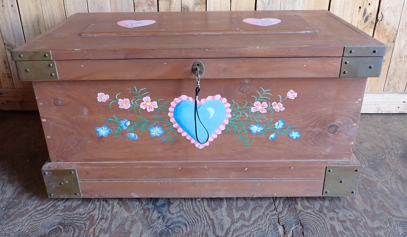 Cedar Lined Blanket Chest: Approx 21" x 37" x 19 1/4" tall. No shipping ! Bring Help to load !