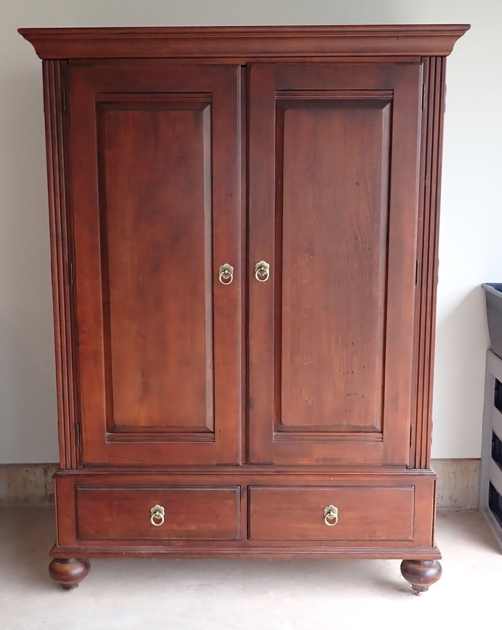 Ethan Allen Armoire: Apprx 25" x 48" x 66" tall. No shipping !