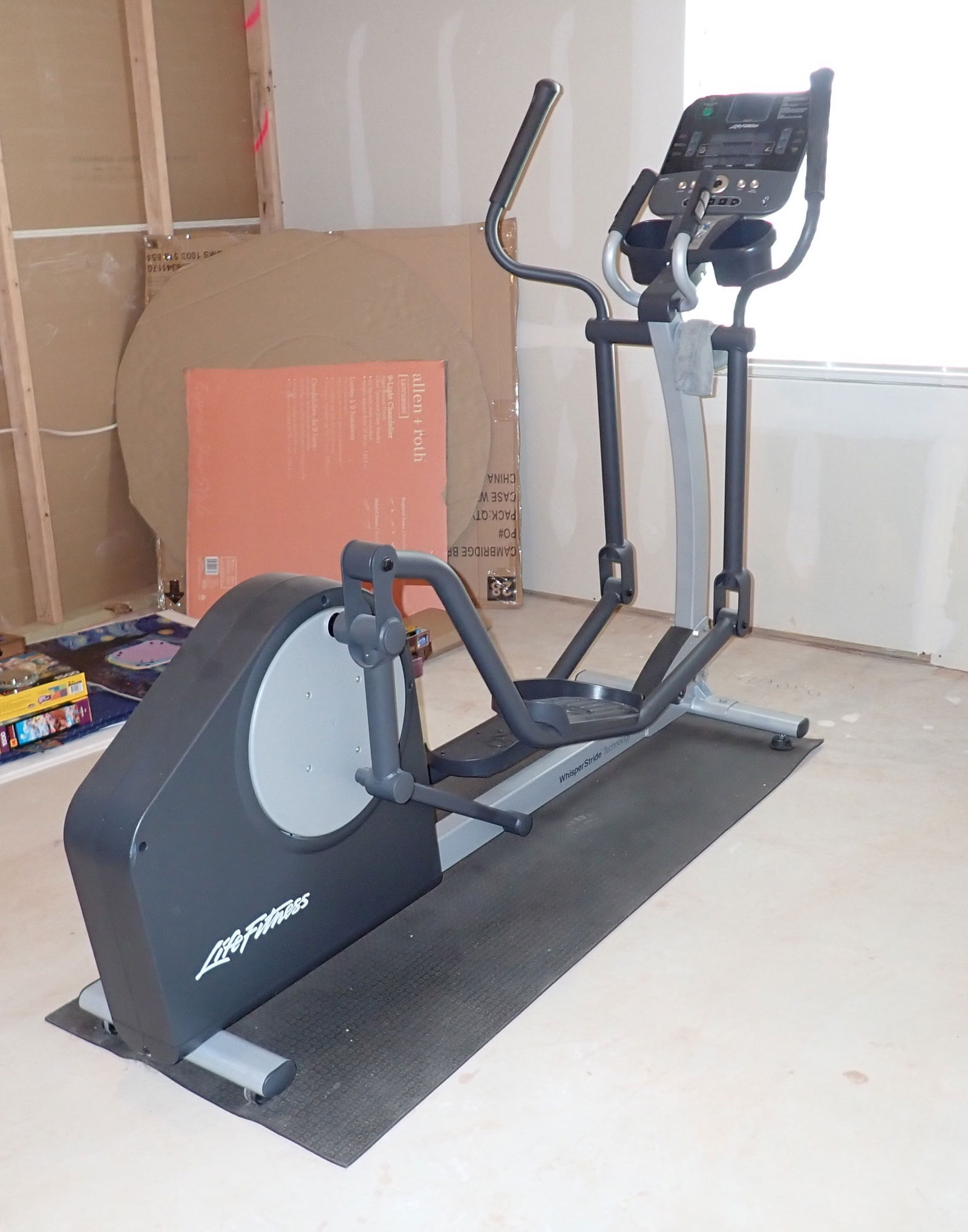 Life Fitness Elliptical Machine (1 of 4)