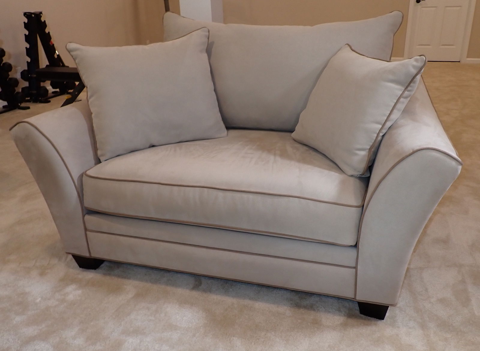 Loveseat (1 of 5)