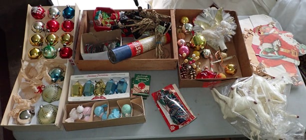 Vintage Christmas Ornaments & Decorations