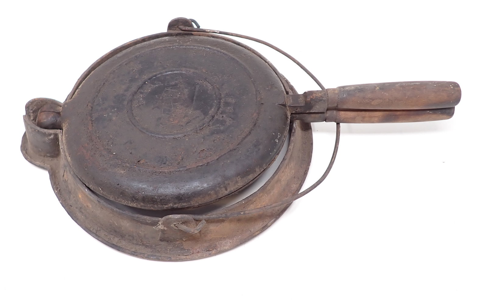 Wapak Waffle Iron: Waffle iron is apprx 7 1/2" in diameter and 14" long. Base is approx 9 5/8" in diameter