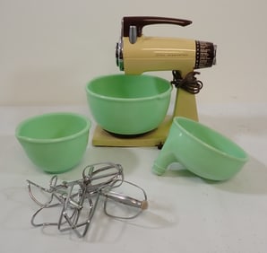 Sunbeam Mixmaster w/ Jadeite Uranium Bowls