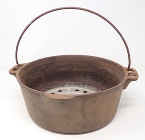 Cast Iron Dutch Oven w/ Aluminum Griswold Trivet