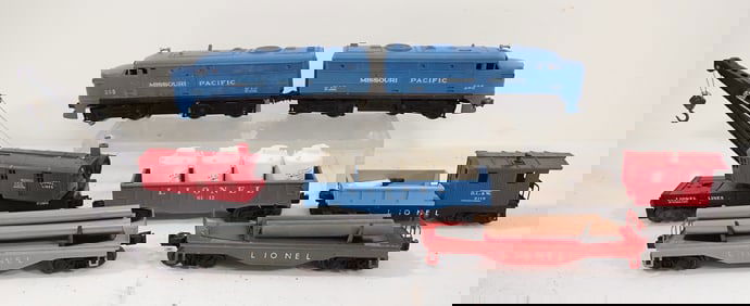 Lionel Trains w/ Missouri Pacific 205 Locomotive & Dummy