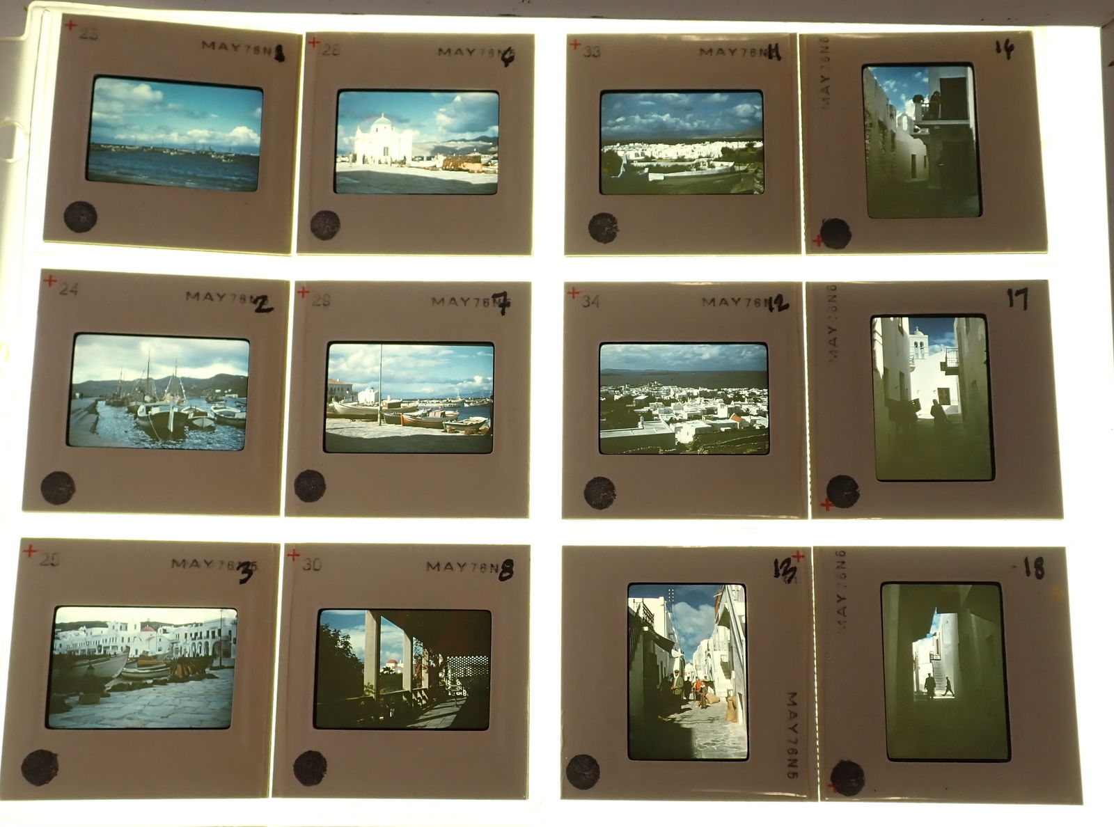 Photo Picture Slides Possibly Frank Lloyd Wright: Possibly Frank Lloyd Wright slides. Sold as pictured, with no guarantees. There are approx 99 slides