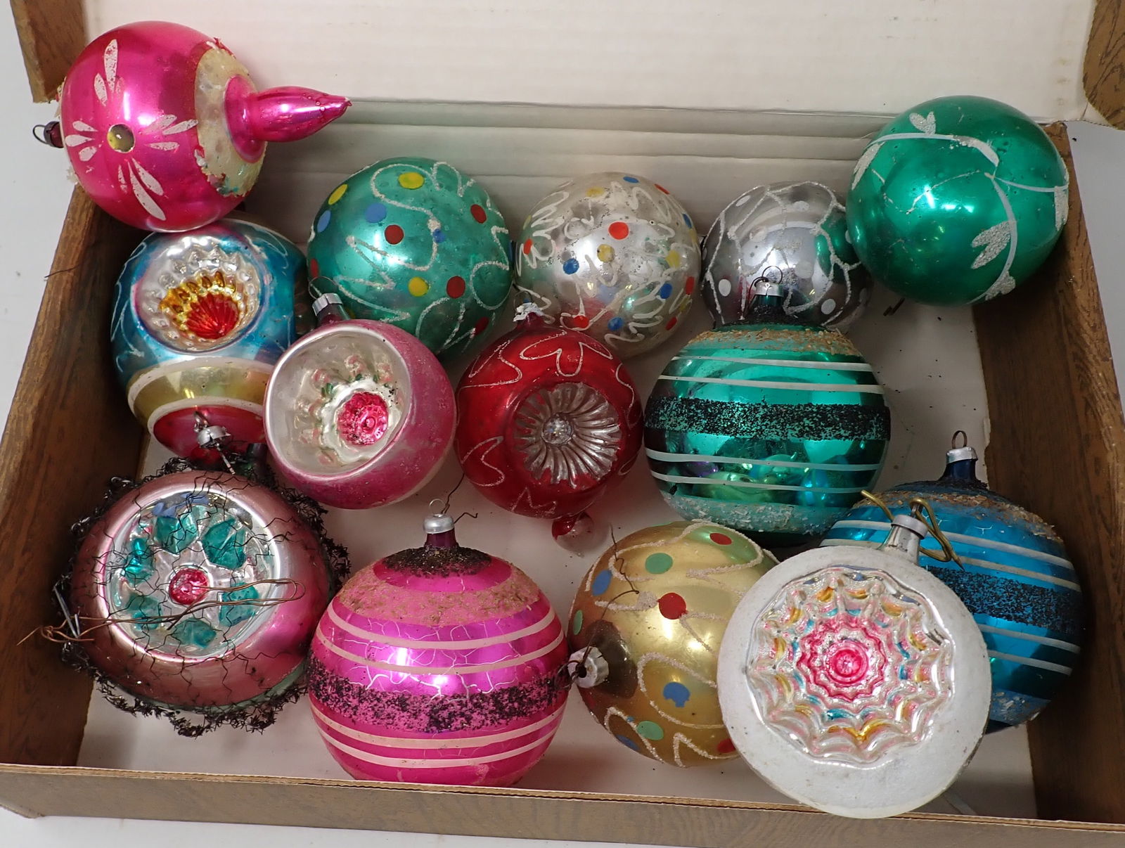 Antique / Vintage Christmas Ornaments: Largest are approx 3" in diameter