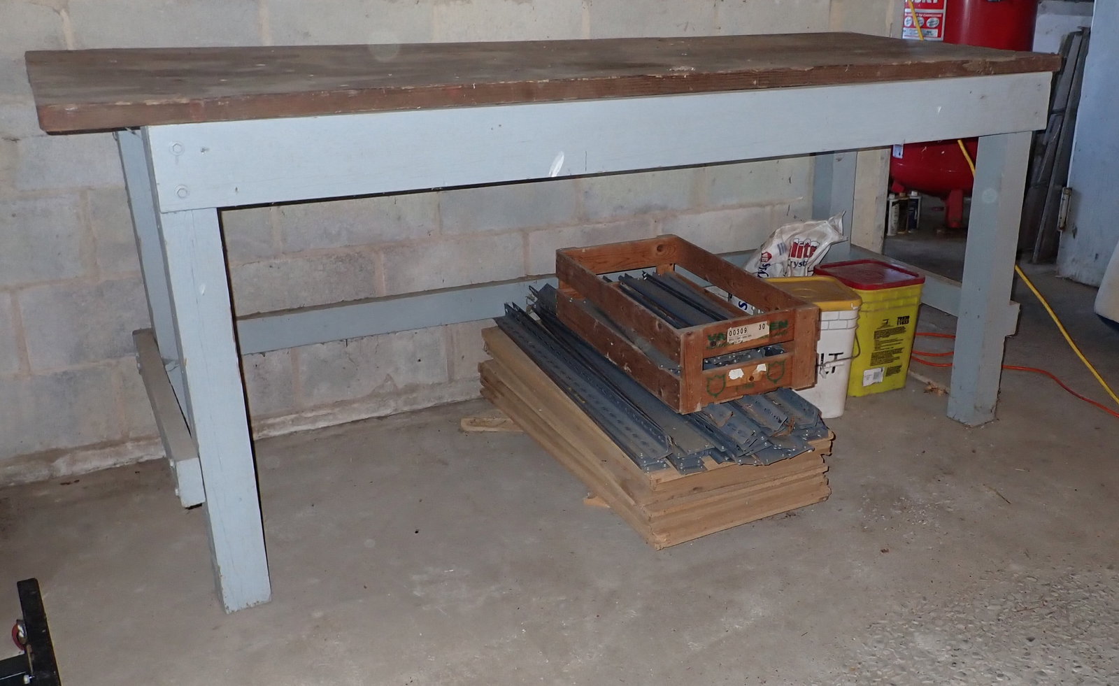 Workbench: Approx 31 1/2" x 85 3/4" x 38" tall. No shipping ! Pick up after 1pm only. Bring help to remove
