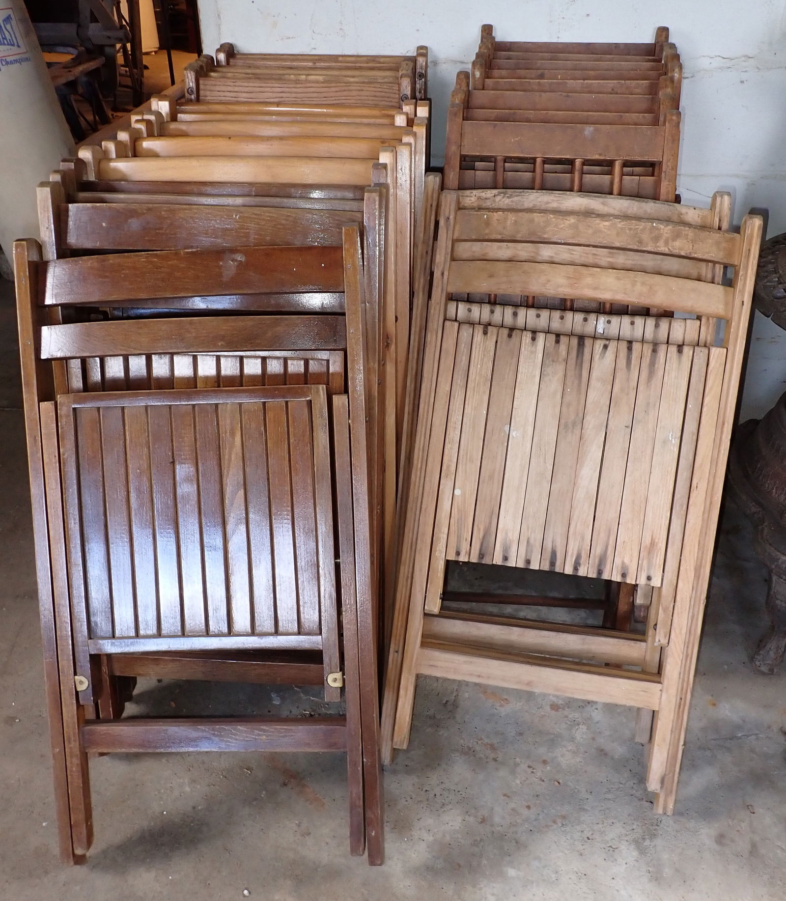 28 Wooden Folding Chairs (1 of 5)