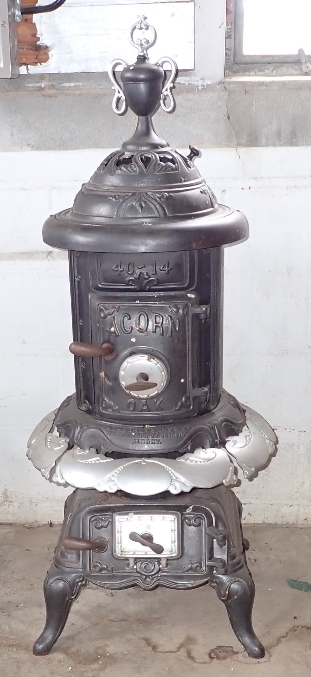 Rathbone Sard Acorn 40-14 Parlor Stove: Approx 48" tall. No shipping ! Bring help to remove.