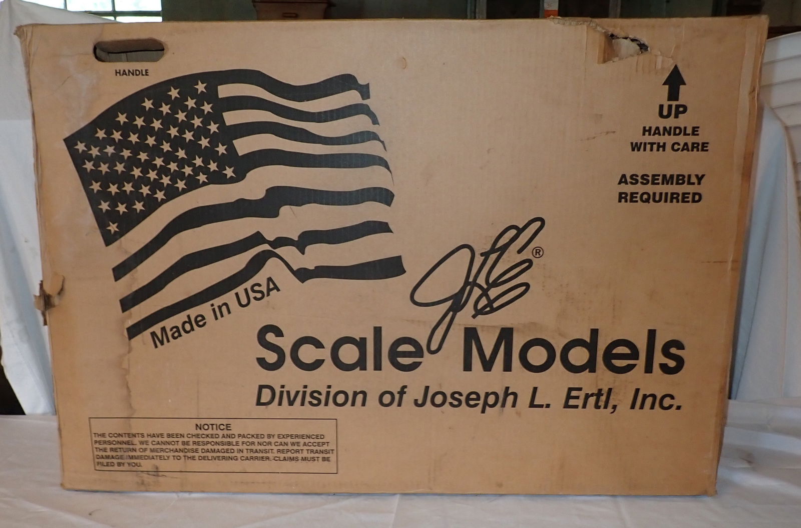 Ertl White Farmall M Pedal Tractor n Original Box (1 of 5)