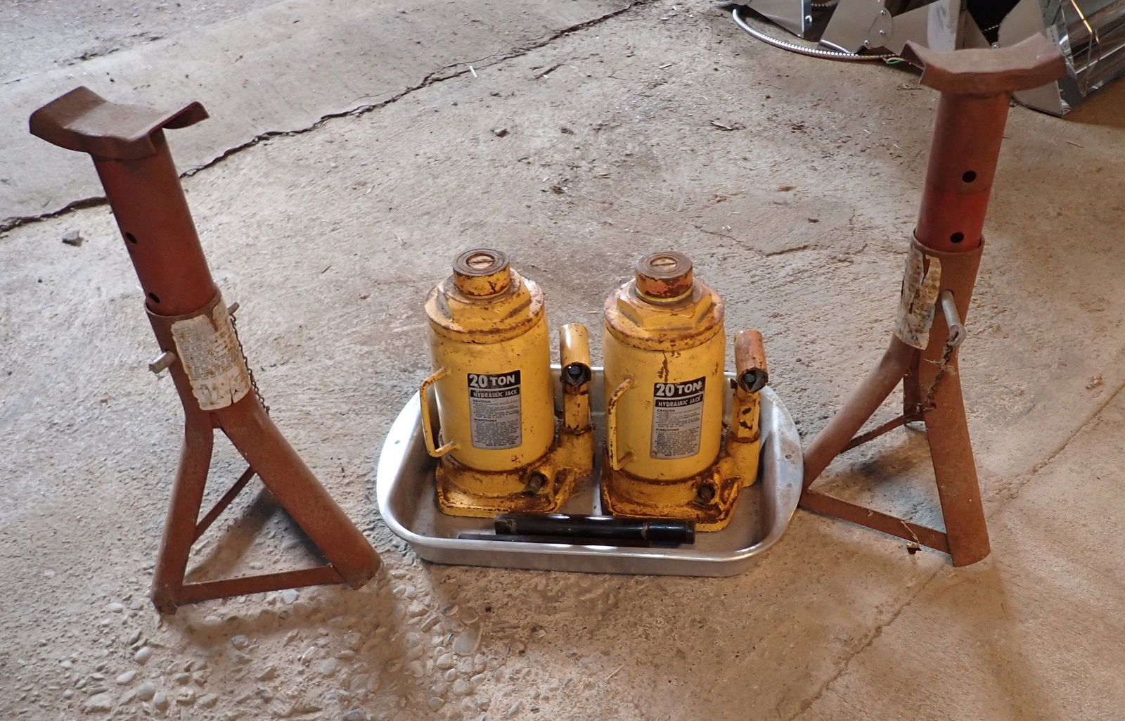 20 Ton Hydraulic Jacks & Jackstands (1 of 2)