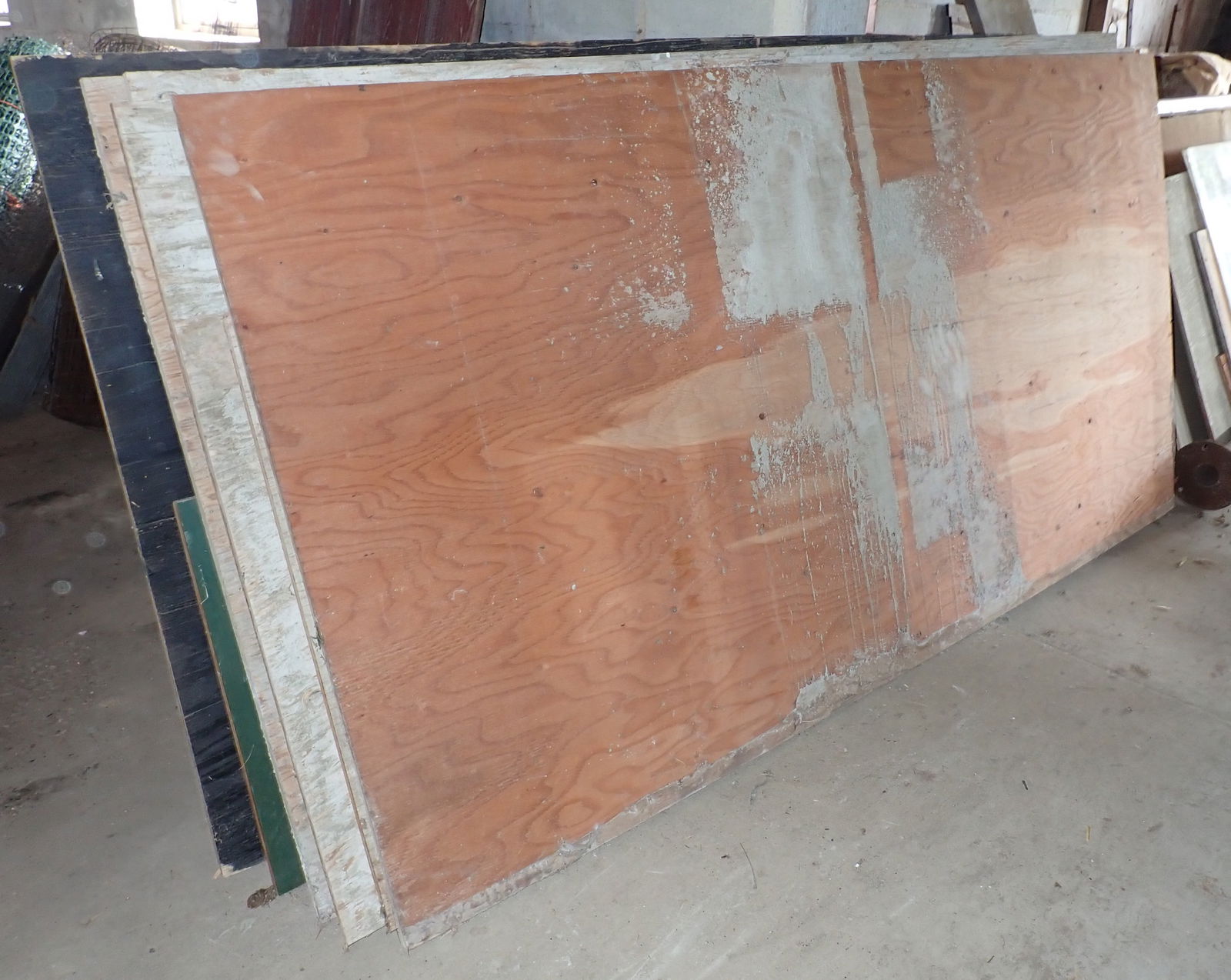 Plywood: There is apprx 4 full sheets of 5/8", (2) 3/8" x 36" x 8', and (1) full 1/2" sheet. All the 5/8" were used for pouring concrete and have concrete on them. No shipping ! There are only located apprx 15