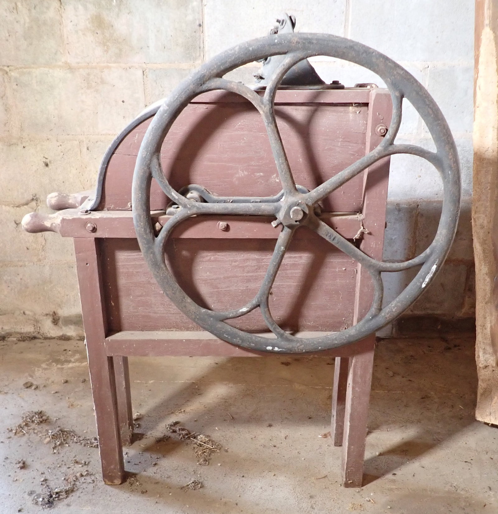 Corn Sheller: Approx 35" long and 42" tall. No shipping ! Bring help to load !