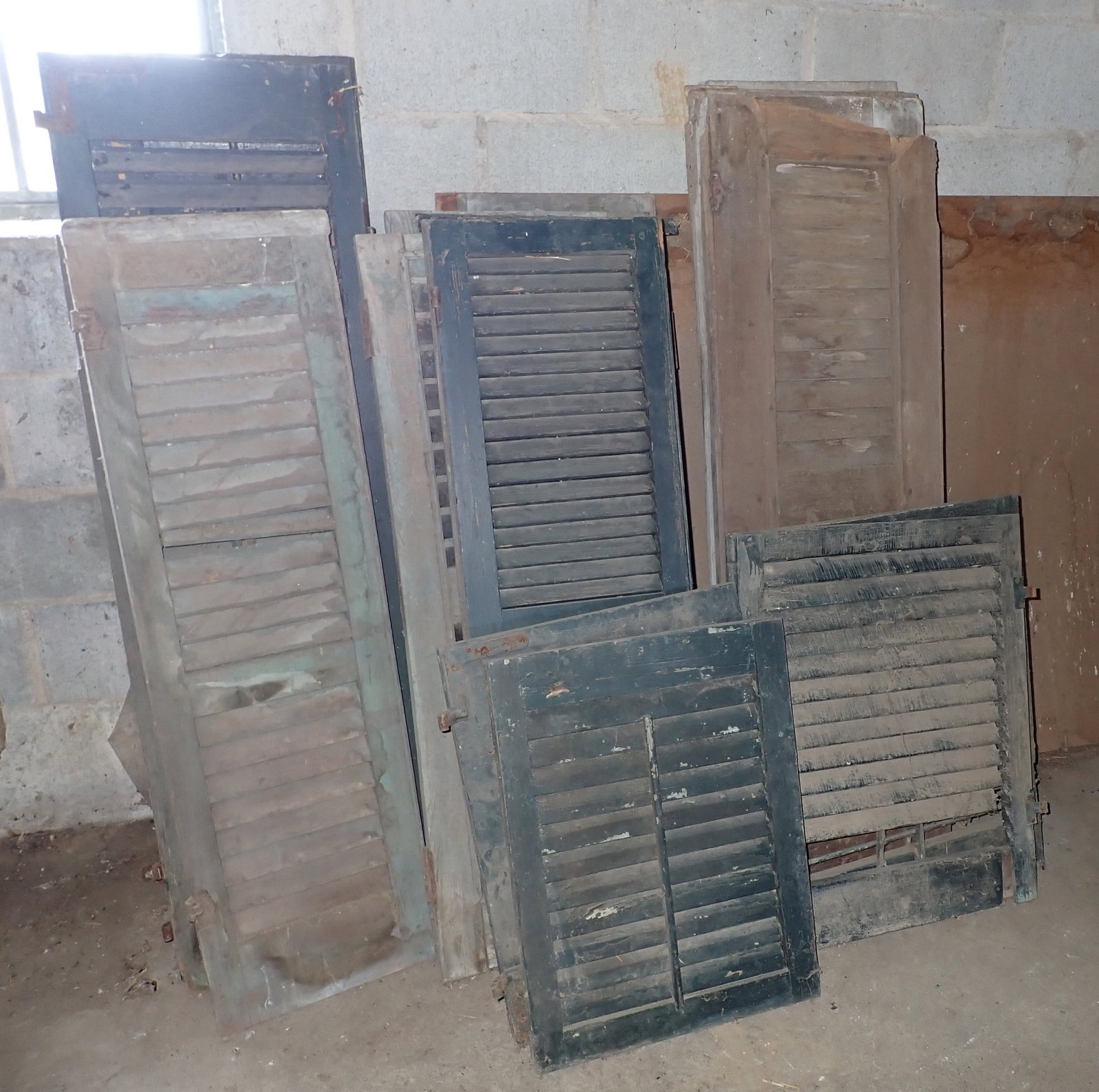 23 Shutters: Longest are approx 17" x 55". No shipping !!