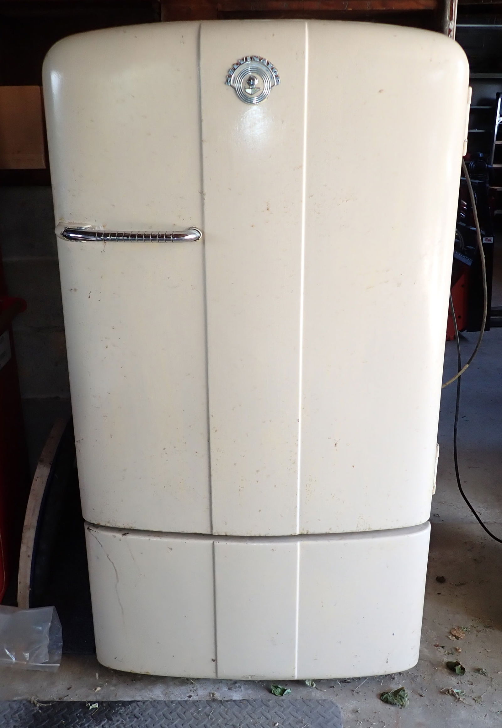 1950's Kelvinator Refrigerator (1 of 4)