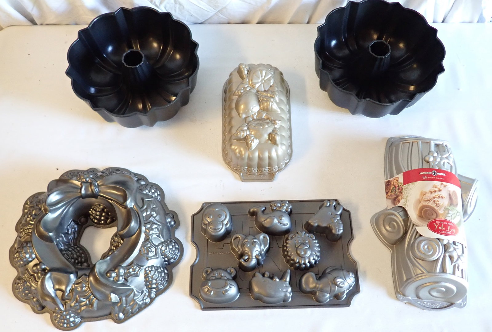 Nordic Ware Zoo Friends Wreath Yule Log Molds (1 of 5)