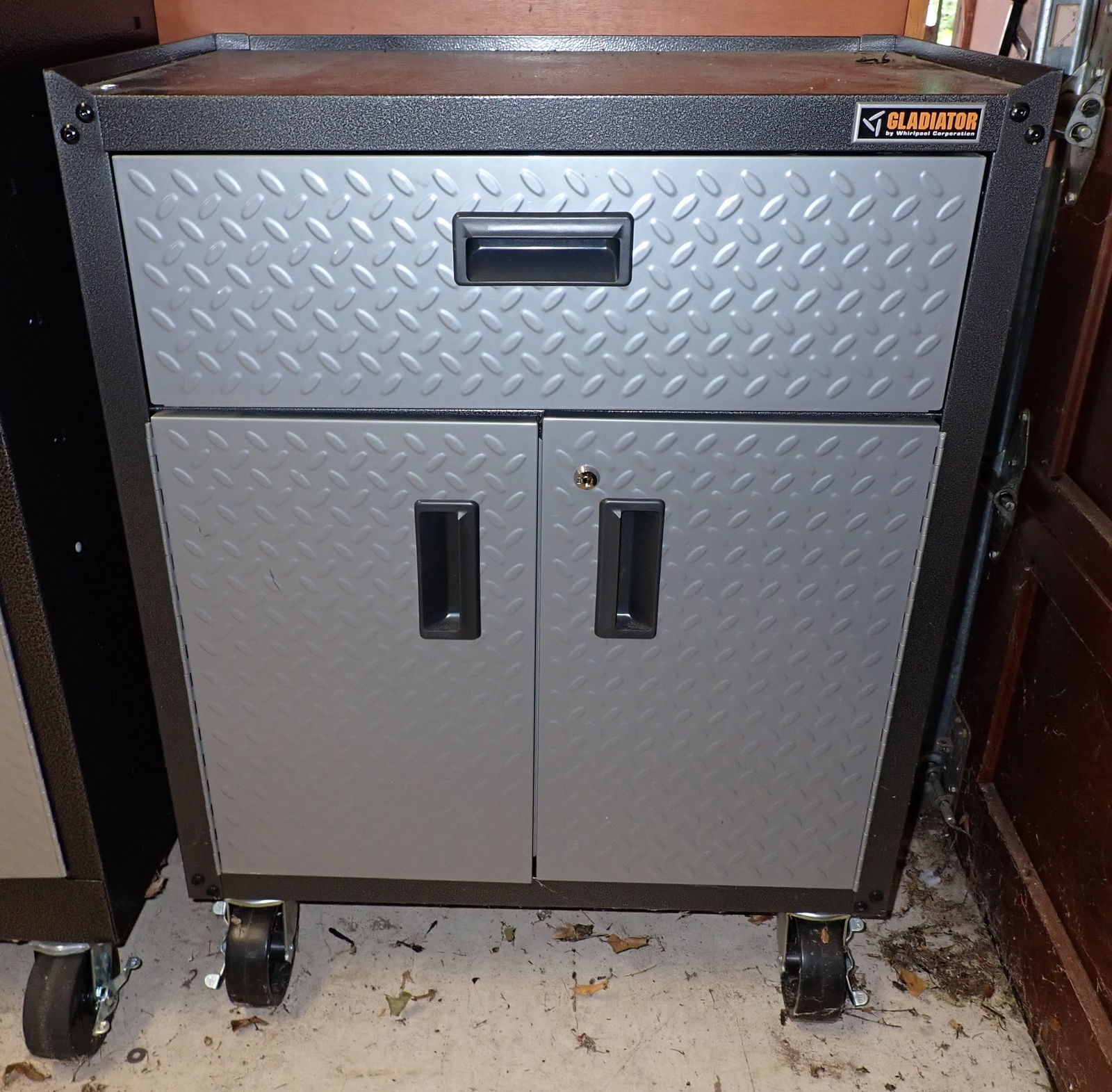 Whirlpool Gladiator One Drawer Shop Cabinet (1 of 3)