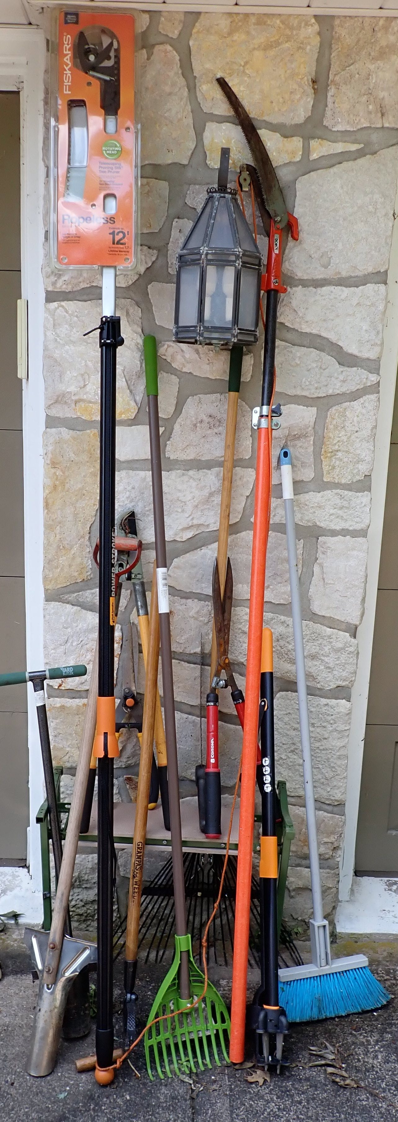 Fiskars Telescoping Pruning Stick Misc Tools (1 of 5)