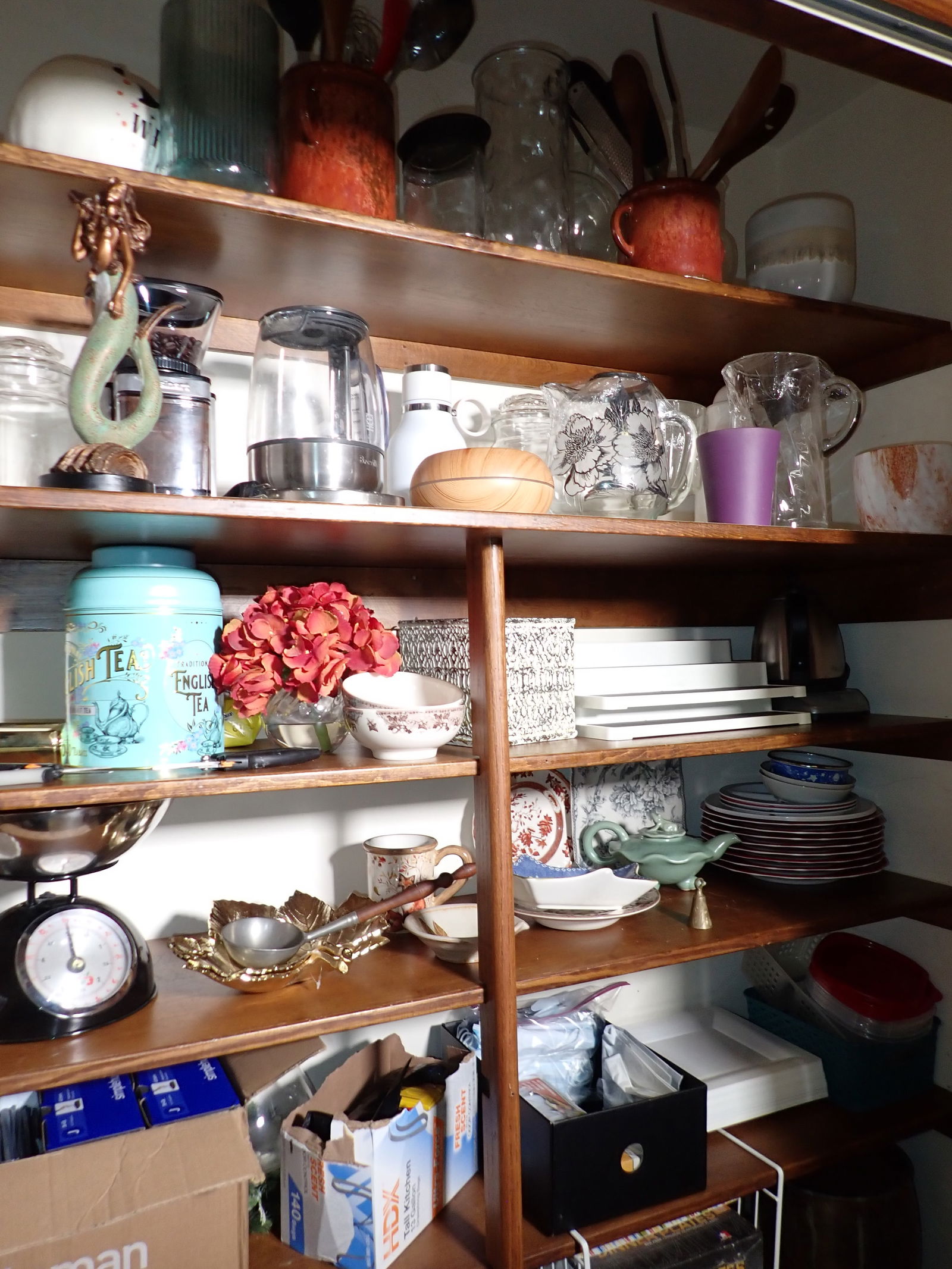 Planters Kitchenware Misc Closet Contents (1 of 16)