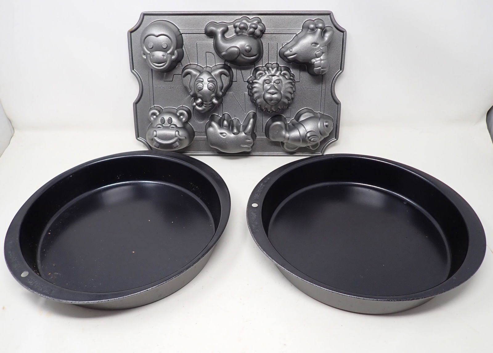 Nordic Ware Zoo Friends and Cake Pans (1 of 3)