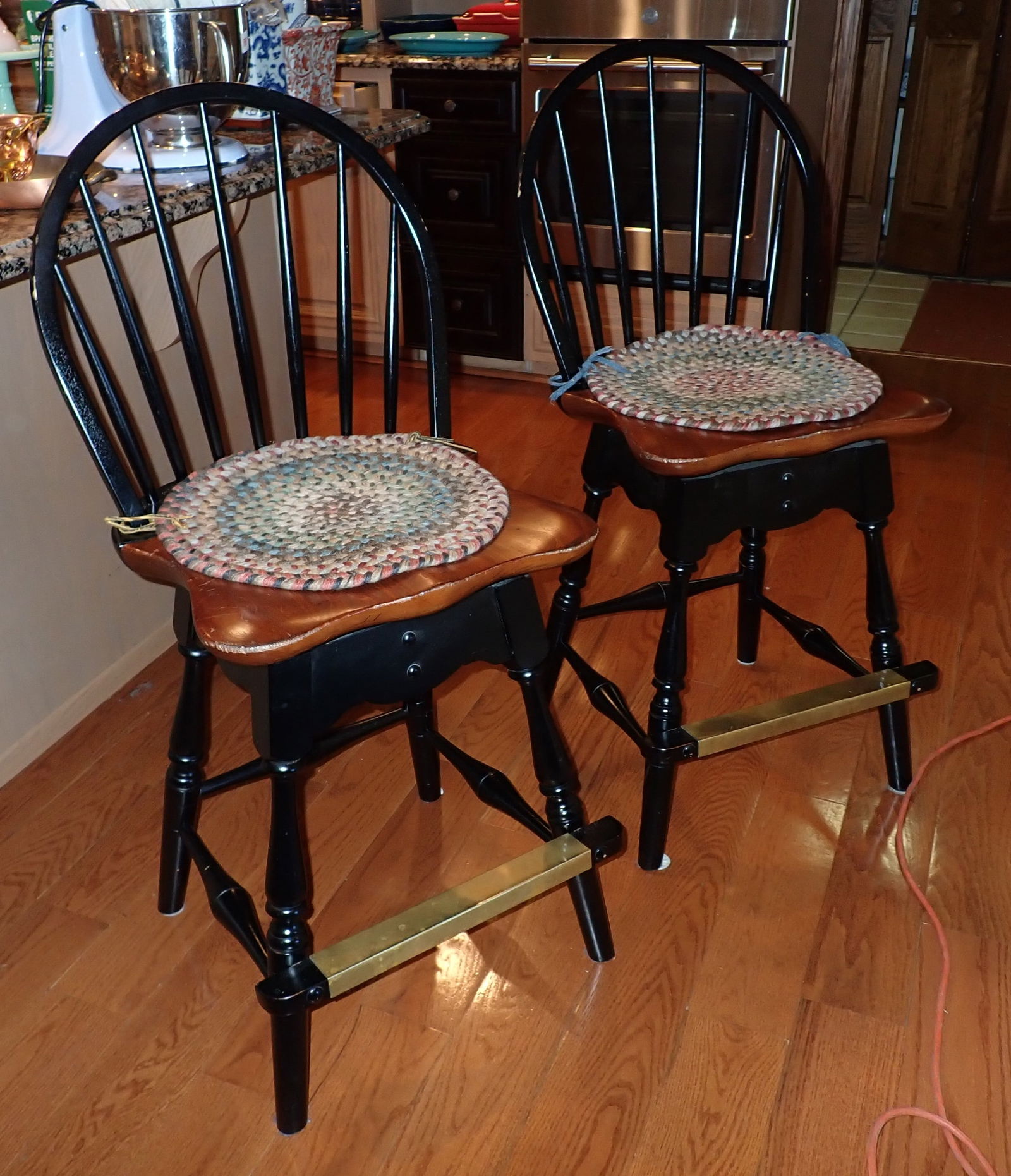 2 Swivel Bar Stools / Chairs (1 of 2)