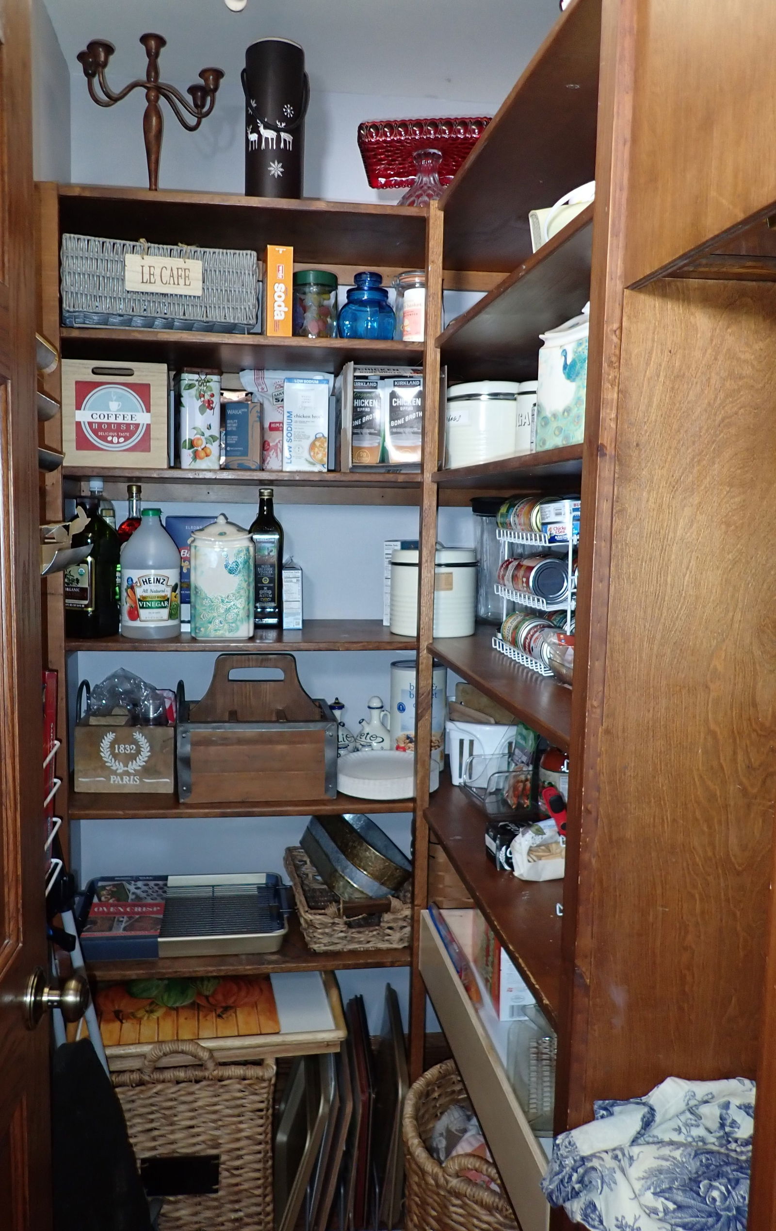 Kitchenware & Misc Closet Contents (1 of 13)