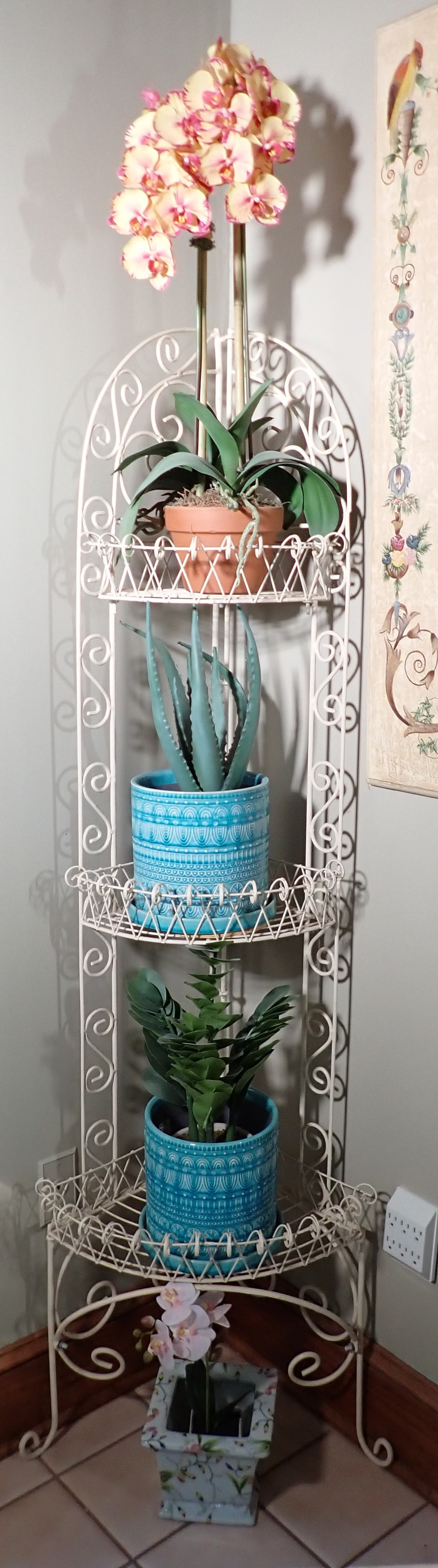 Metal Corner Plant Shelf & Planters (1 of 3)