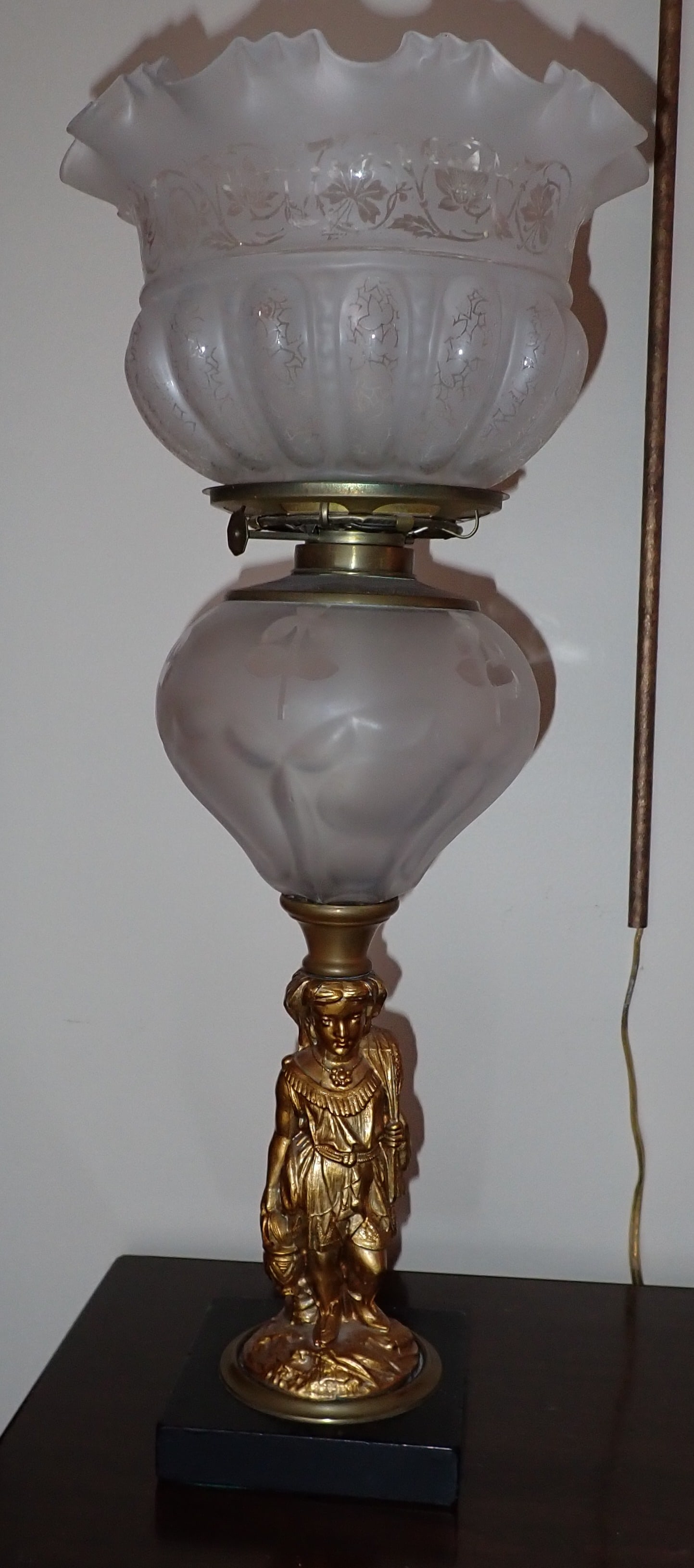 Figural Oil Lamp w/ Etched Shade: Shade is apprx 8 1/8" in diameter and 19 1/8" total height. If shipping is needed contact UPS Store 5528 to get a quote before bidding. There are NO REFUNDS because of shipping price