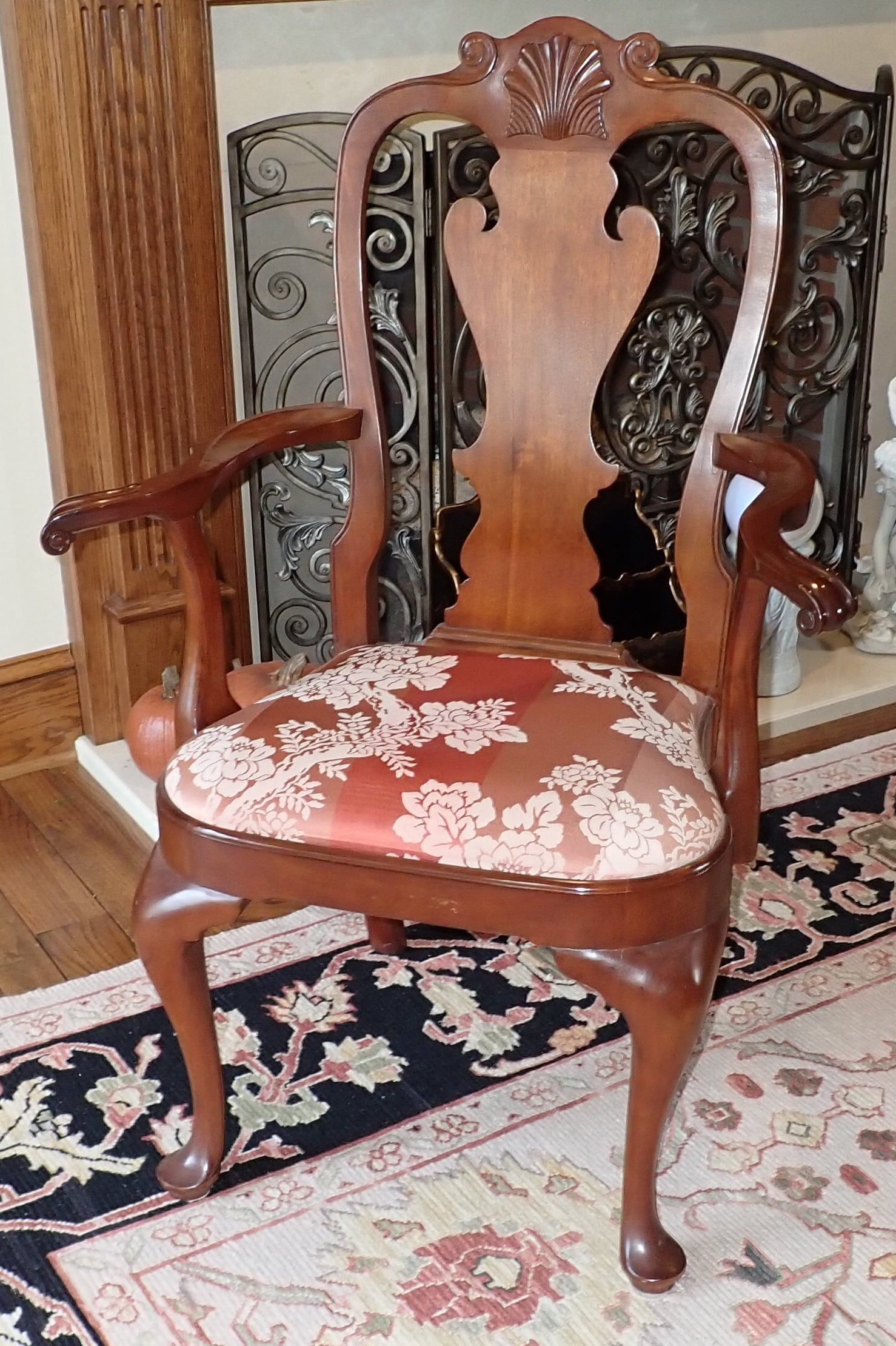 2006 Stickley Arm Chair: Approx 28 1/2" wide, 19" to seat, 18" deep, 41 1/2" tall. No shipping !