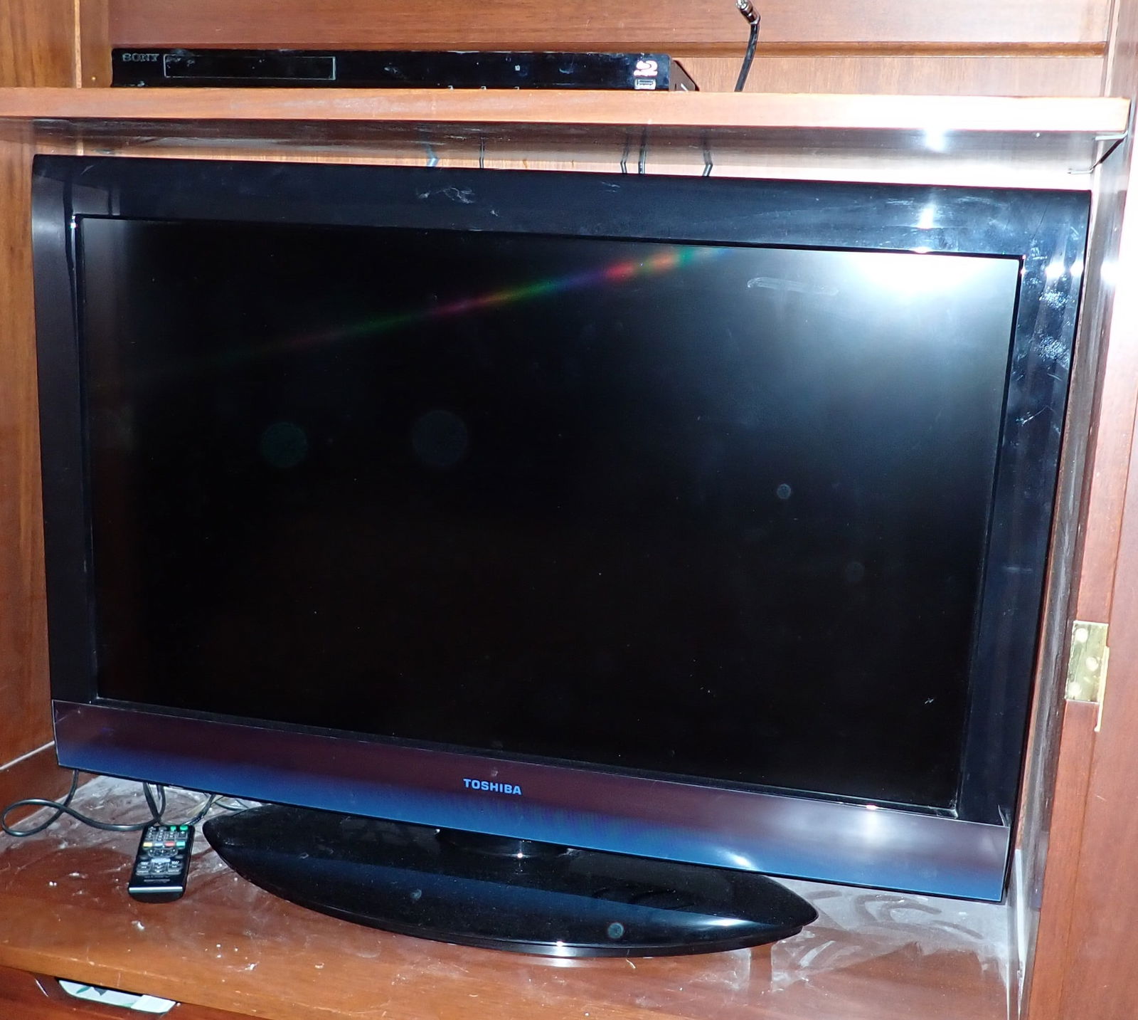 Toshiba 37" TV & Sony Blu Ray Player (1 of 3)
