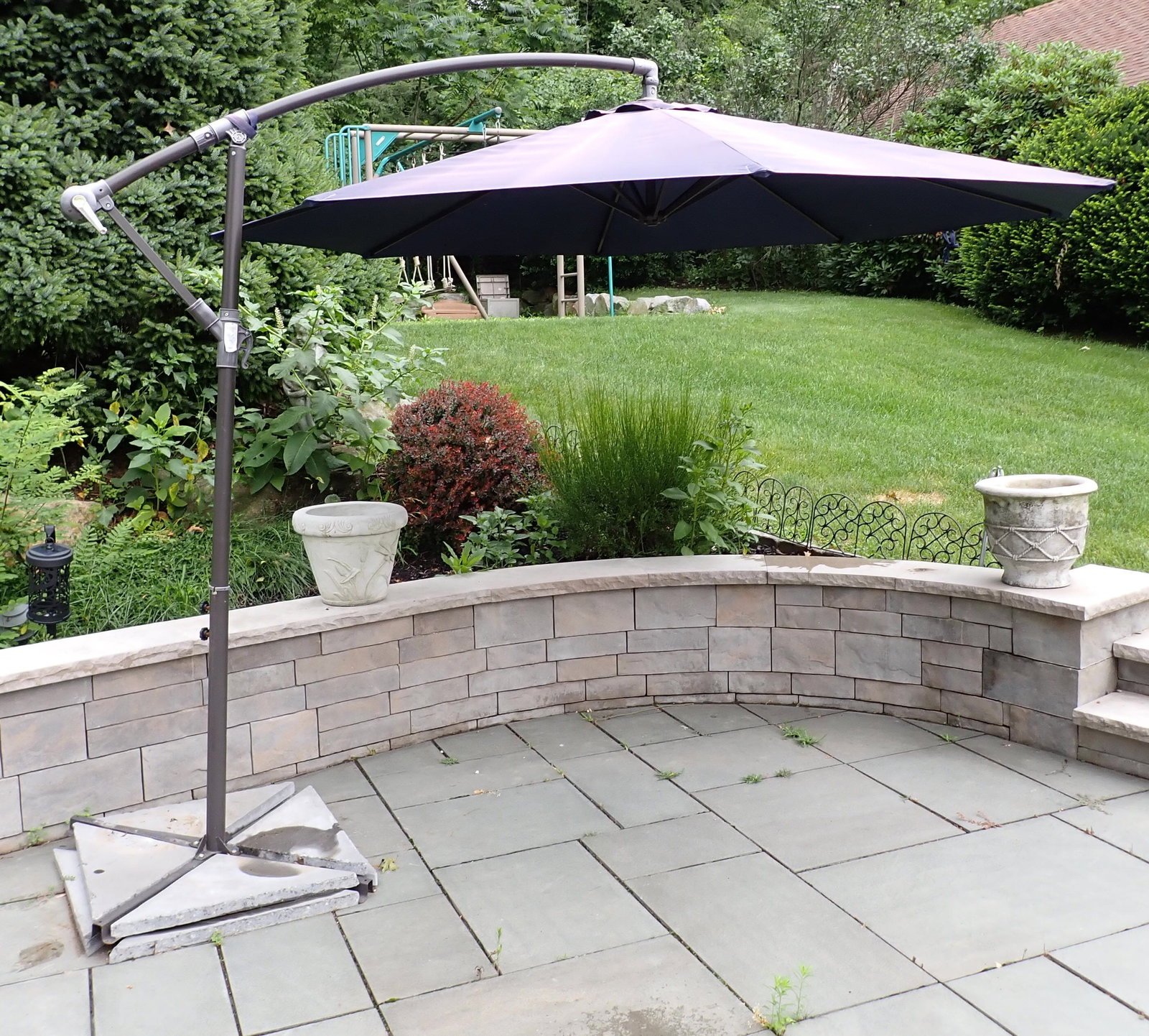 Patio Umbrella: Approx 9' in diameter. No shipping
