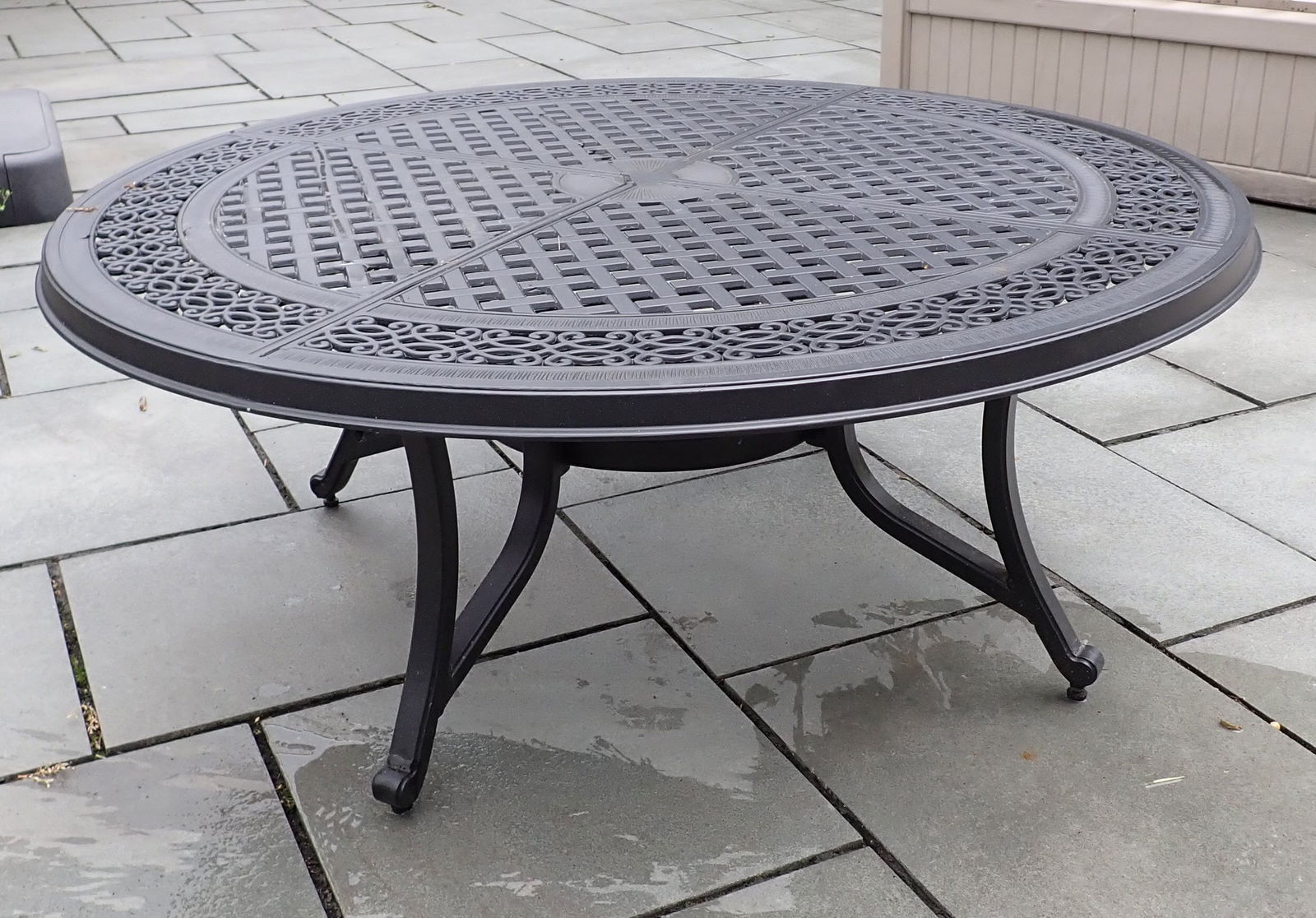 Aluminum Patio Table (1 of 2)